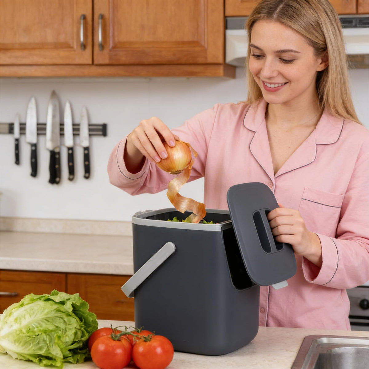 Compost Bin Kitchen, Sealed Countertop Compost Bin,No Filter Required, 0.7Gal Indoor Compost Bin
