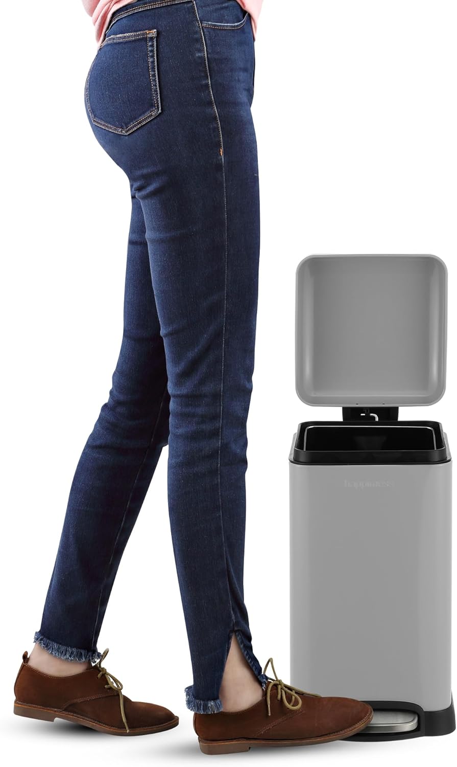happimess HPM1012E Betty Retro Mini 3.2-Gallon Step-Open Trash Can, Fingerprint Resistant, Modern