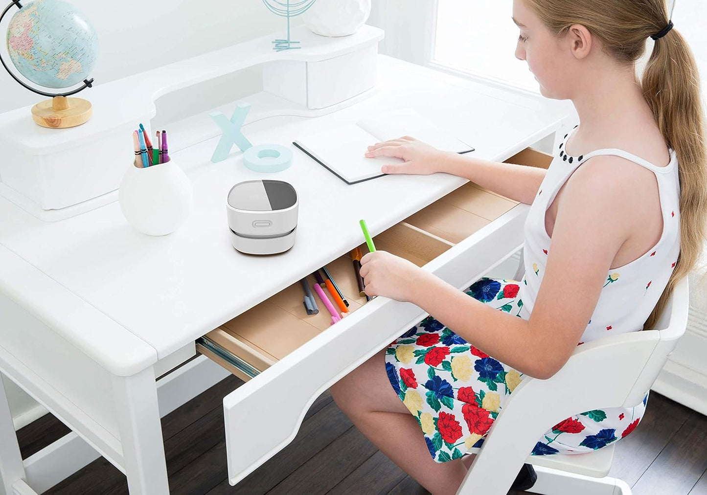 ODISTAR Desk Vacuum Cleaner with Wireless Charger, Mini Table dust Sweeper Energy Saving,Endurance