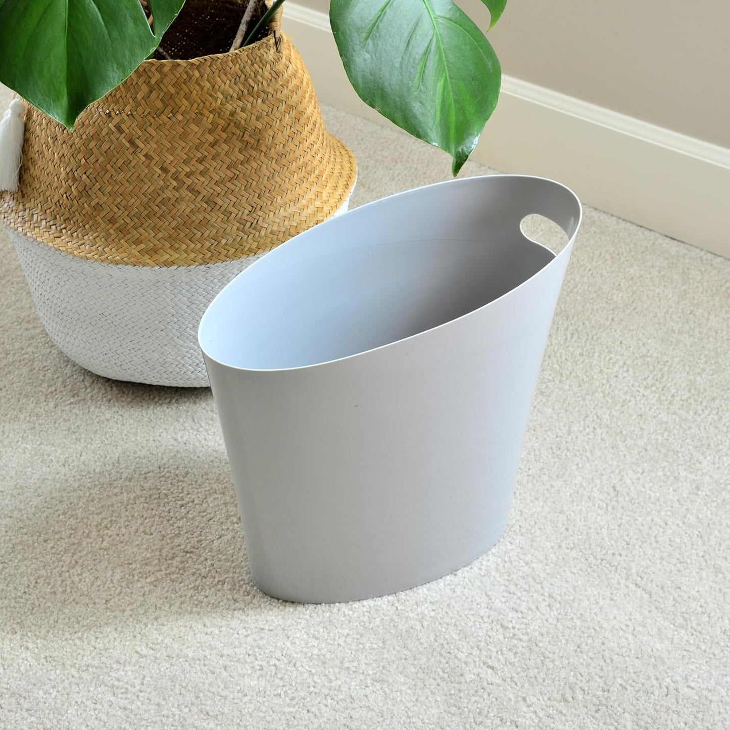 Youngever 2 Gallon Slim Trash Can, Plastic Garbage Container Bin, Small Trash Bin with Handles for