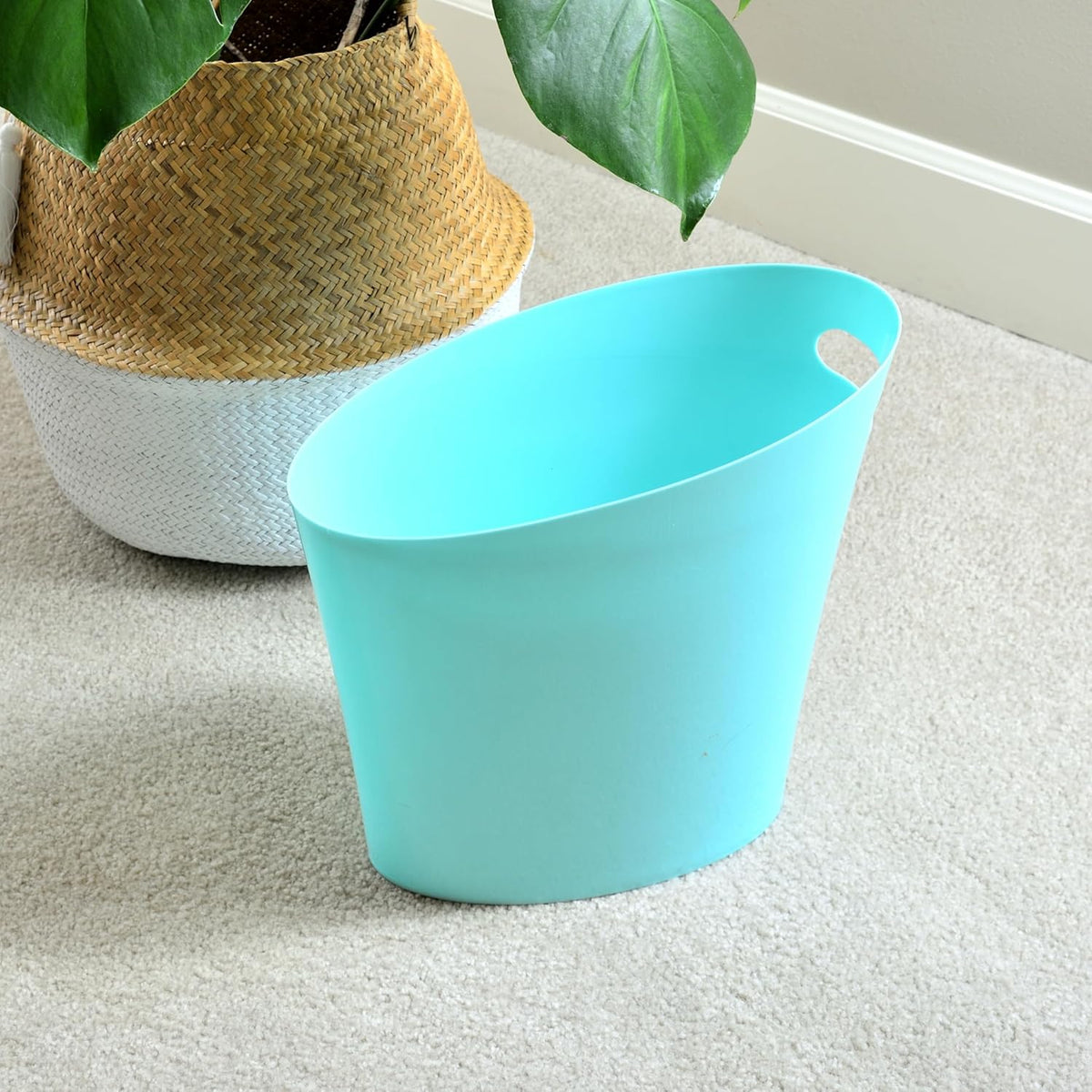 Youngever 2 Gallon Slim Trash Can, Plastic Garbage Container Bin, Small Trash Bin with Handles for