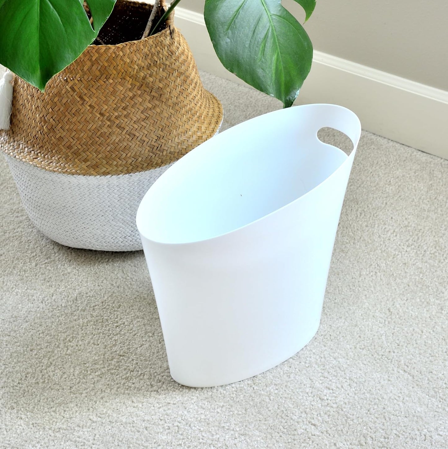 Youngever 2 Gallon Slim Trash Can, Plastic Garbage Container Bin, Small Trash Bin with Handles for