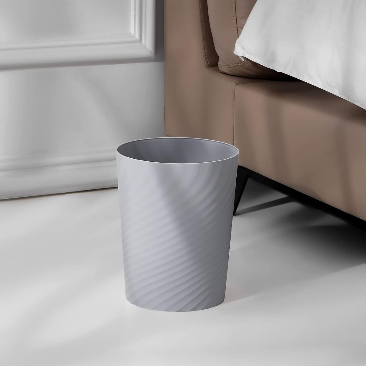 UUJOLY Plastic Small Trash Can Wastebasket, Garbage Container Basket for Bathrooms, Laundry Room