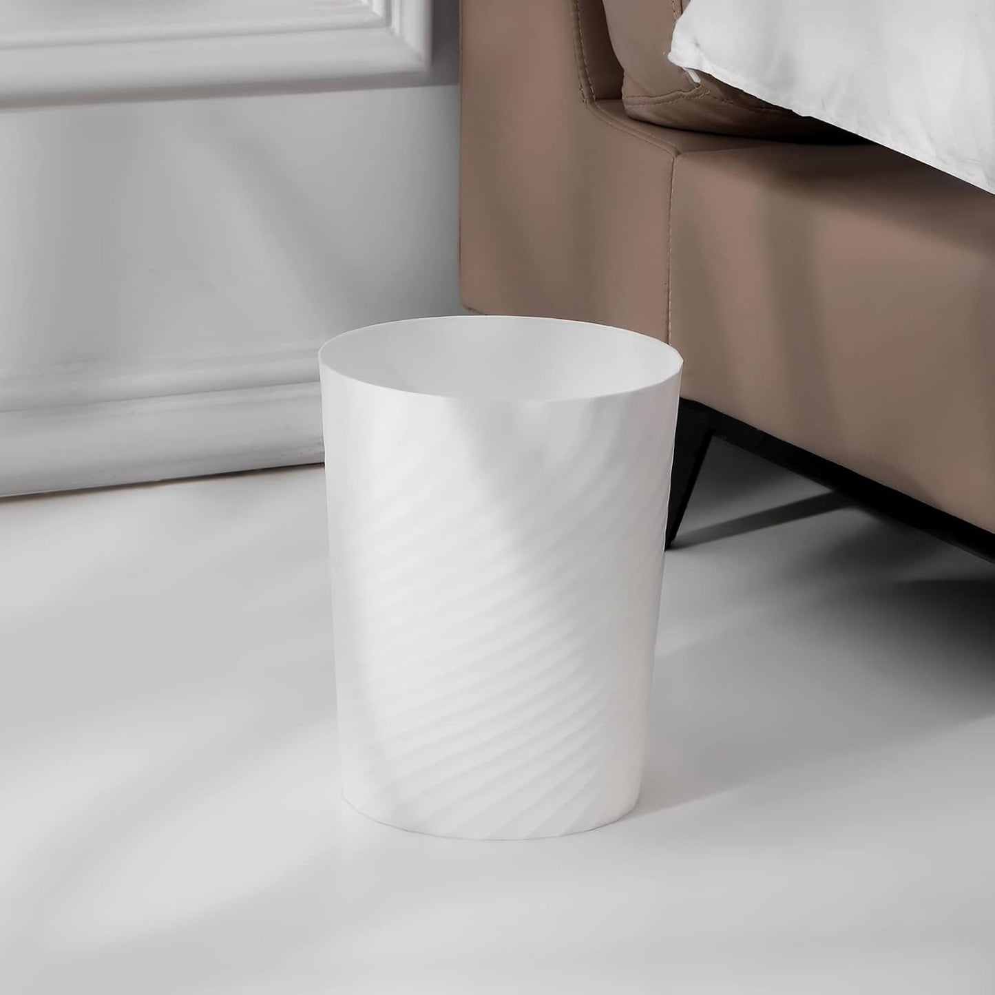UUJOLY Plastic Small Trash Can Wastebasket, Garbage Container Basket for Bathrooms, Laundry Room