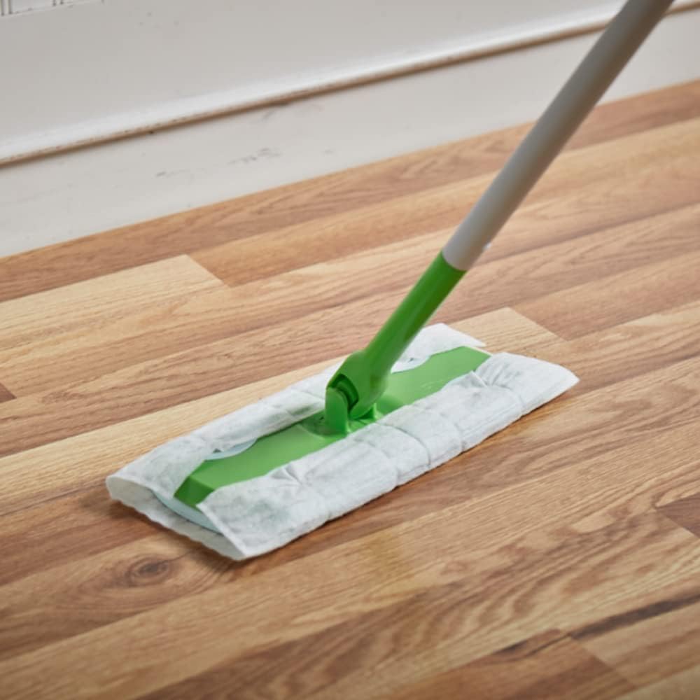Amazon Basics Heavy Duty Dry Sweeping Cloths to Clean Dust, Dirt, Pet Hair, Fits Swiffer Sweeper
