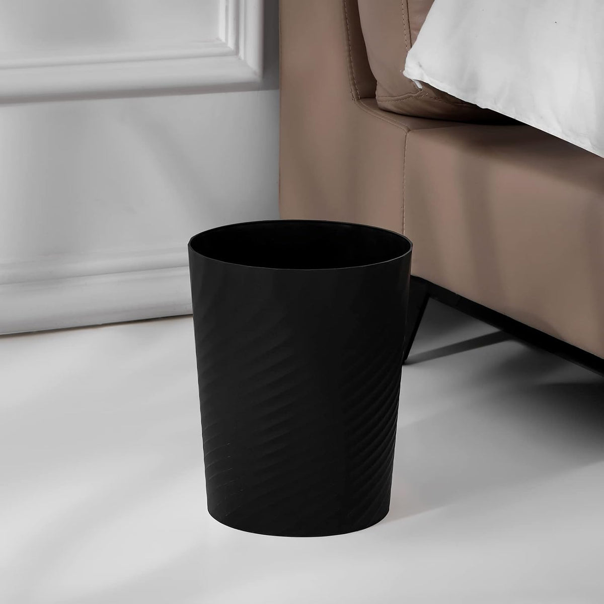 UUJOLY Plastic Small Trash Can Wastebasket, Garbage Container Basket for Bathrooms, Laundry Room