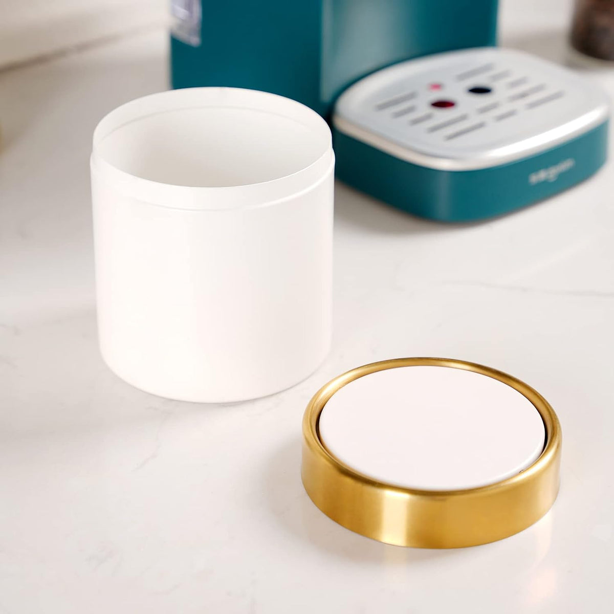 Mini Trash Can with Lid, Metal Small Tiny Mini Trash Bin Can, Mini Countertop Trash Cans for Desk