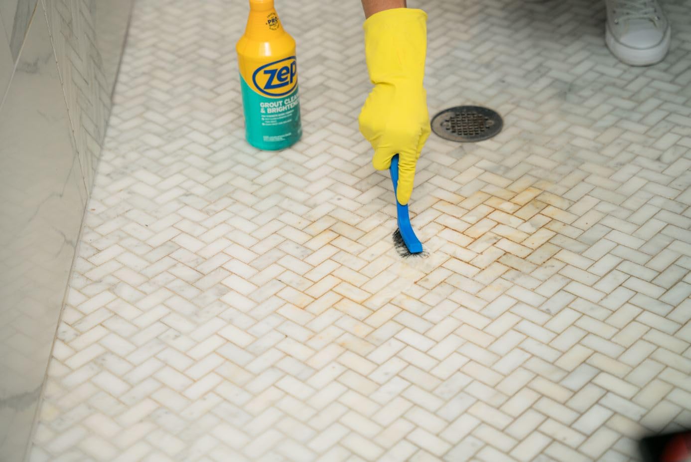 Zep Grout Cleaner and Brightener and Easy to Use Handheld Brush - 32 oz (Case of 2) - ZU104632