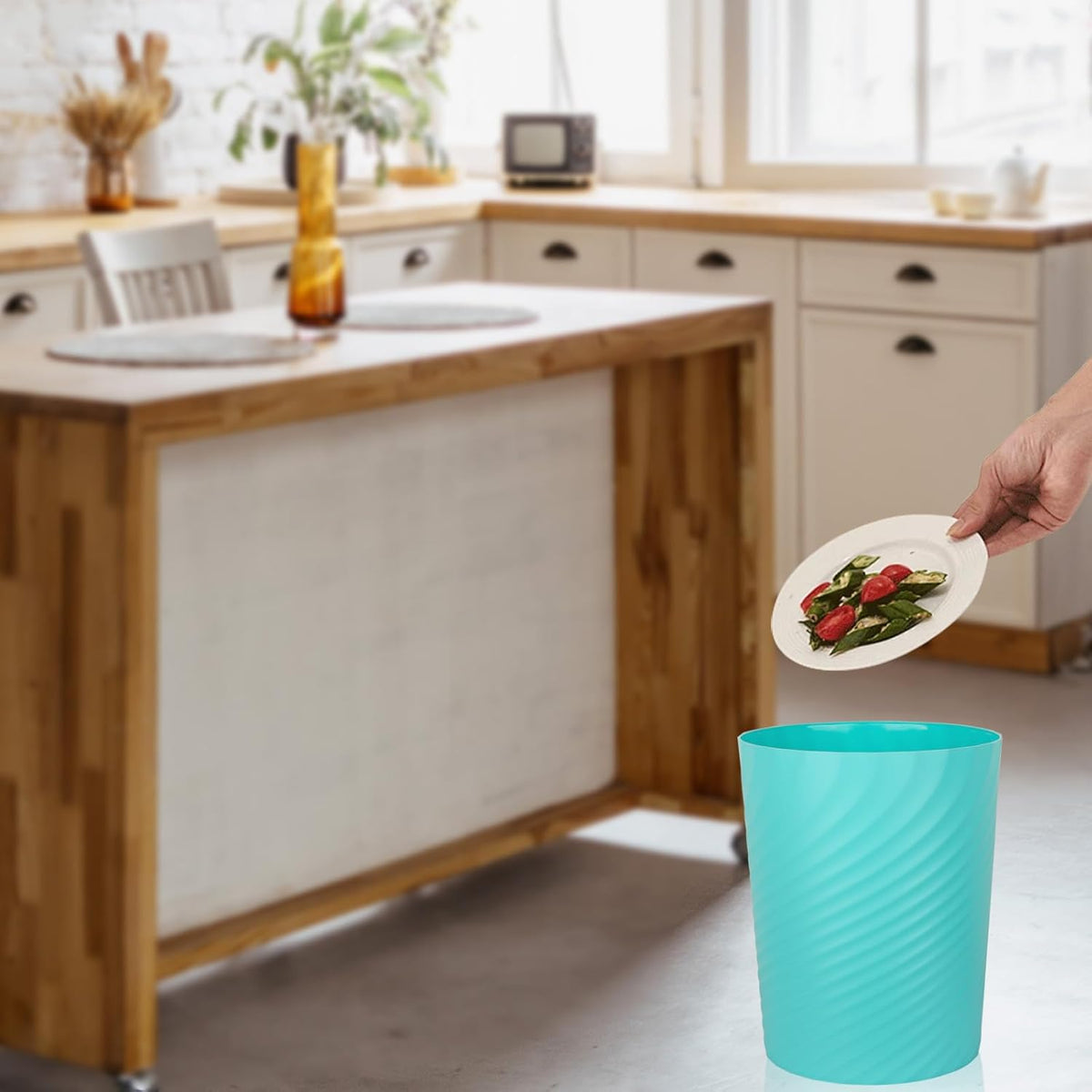 UUJOLY Plastic Small Trash Can Wastebasket, Garbage Container Basket for Bathrooms, Laundry Room