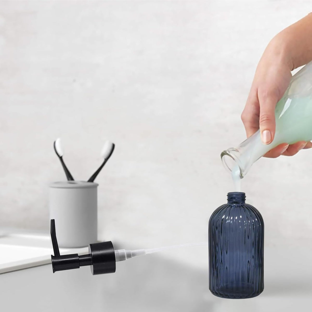 Glass Soap Dispenser with Black Plastic Pump, 13.5oz Refillable Hand Soap Dispenser for Kitchen