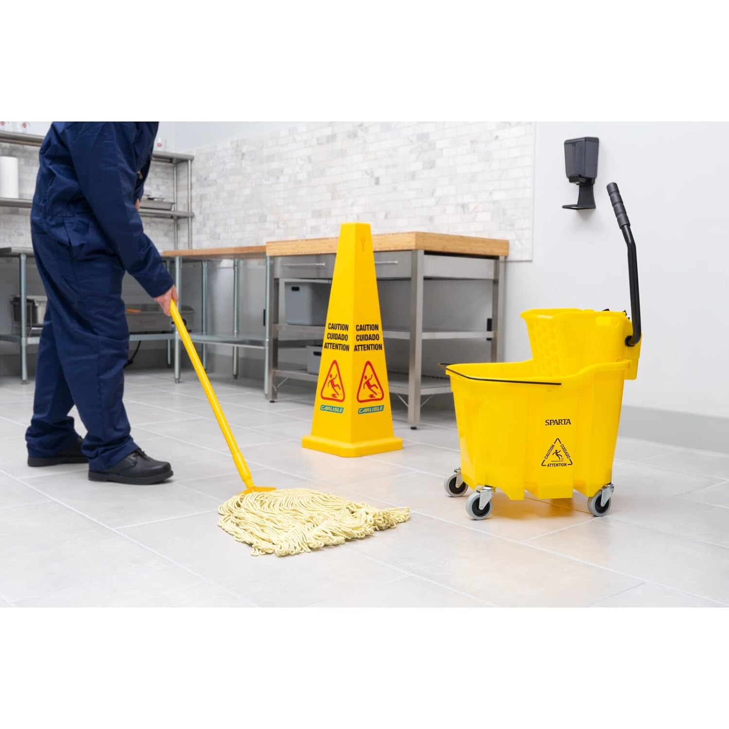 Carlisle FoodService Products Omnifit Mop Bucket with Wringer for Floor Cleaning, Restaurants