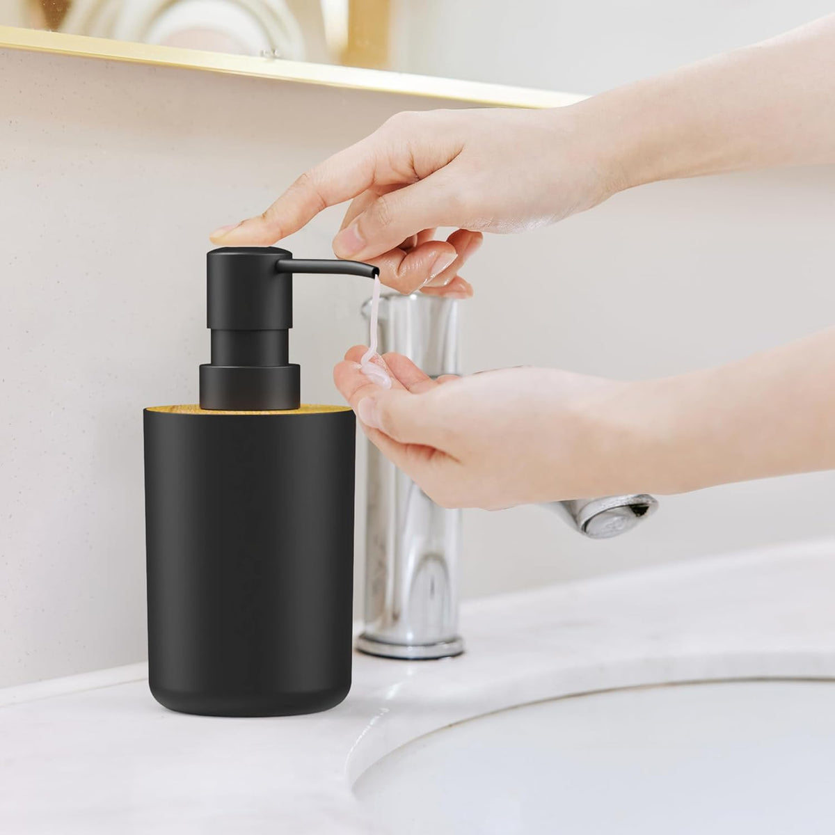 Soap Dispenser for Bathroom and Kitchen, 12oz Modern Minimalist Style Plastic matte white Empty