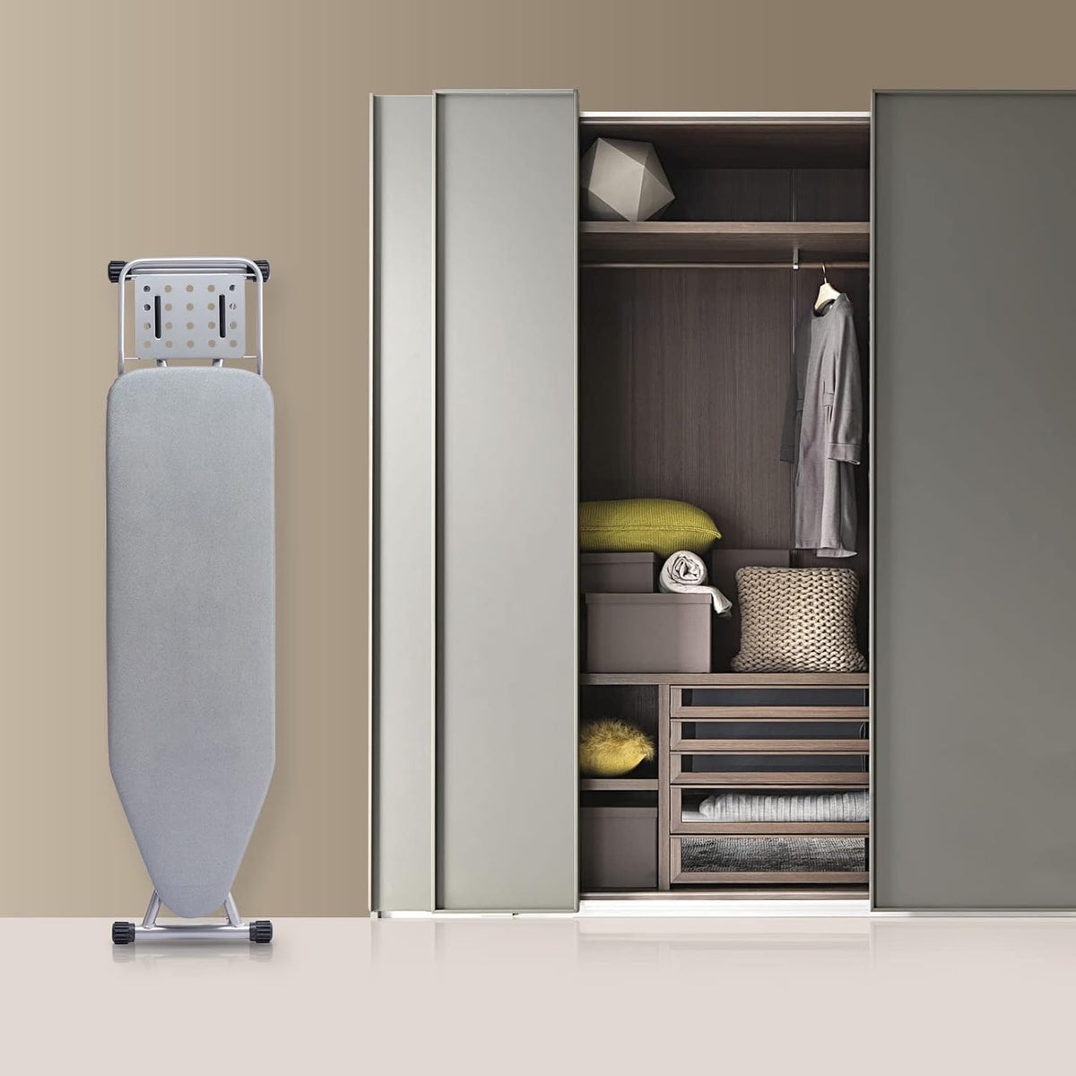 Ironing Board, Heat Resistant Cover Iron Board with Steam Rest, Non-Slip Foldable Ironing Stand.