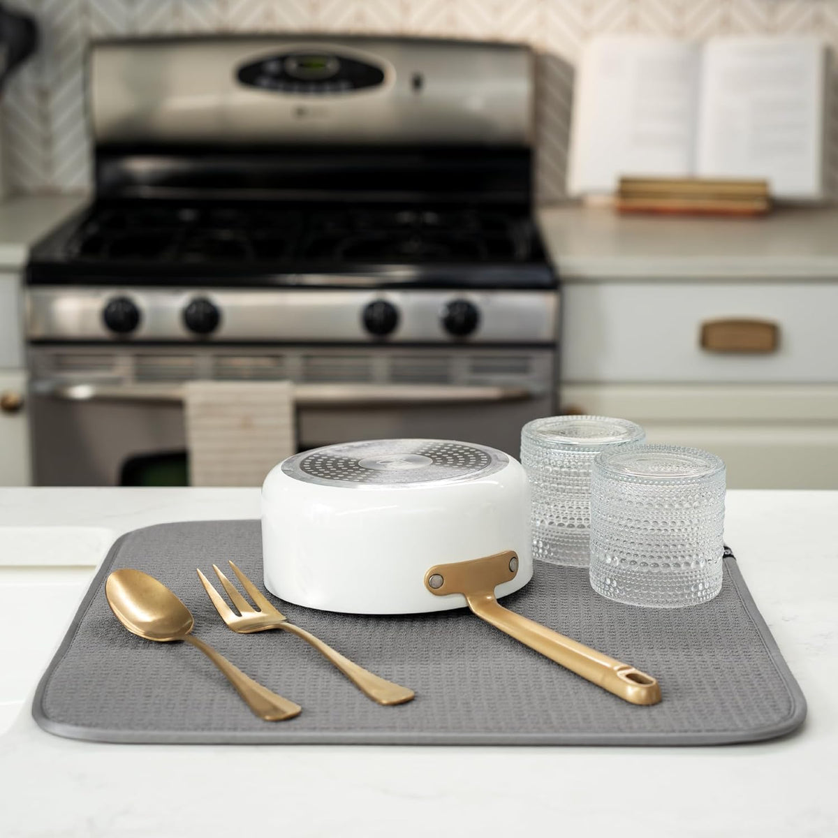 S&T INC. Dish Drying Mat, 16” x 18”, Absorbent Microfiber Kitchen Counter Mat, Dish Drying Pad for
