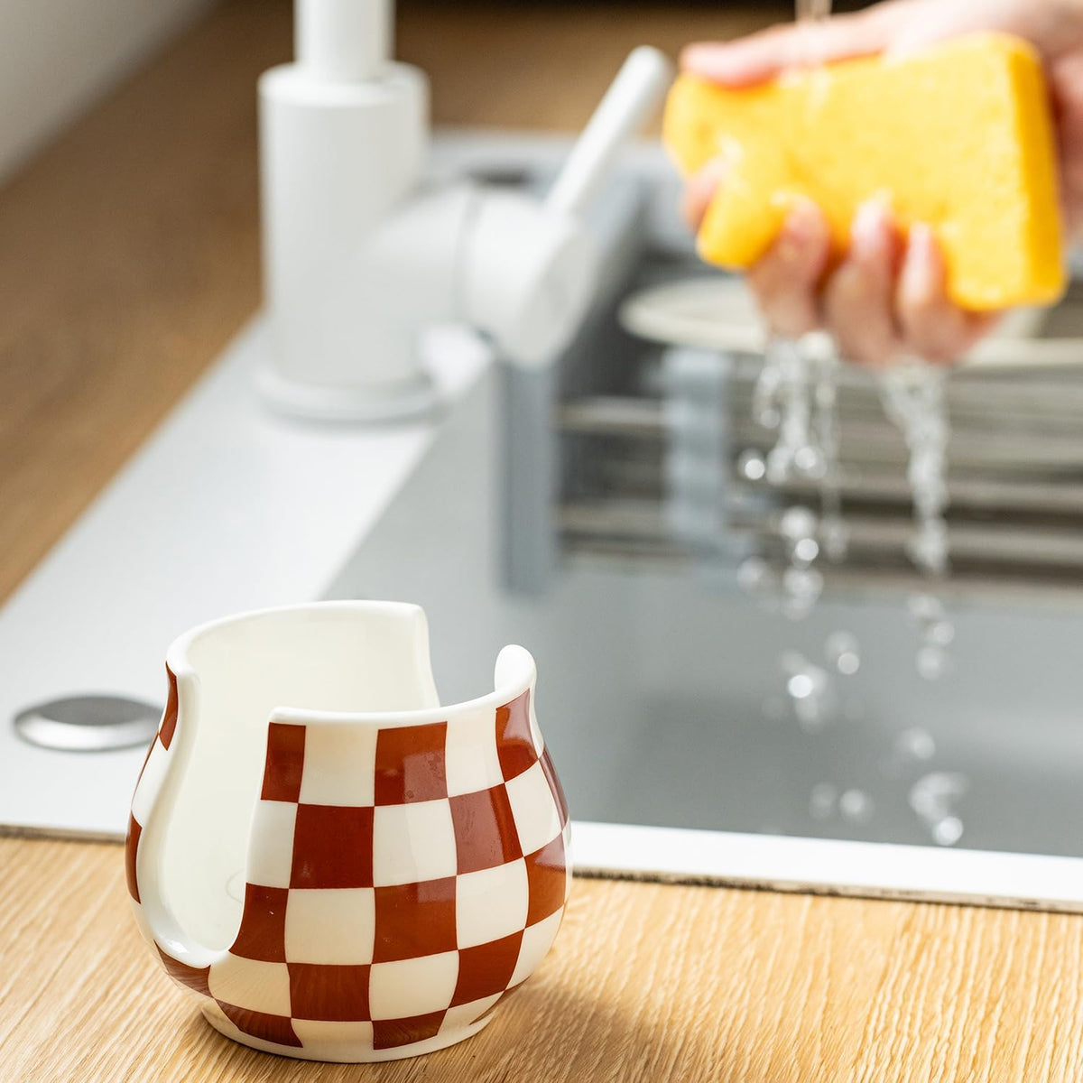 Checkered Sponge Holder for Kitchen Sink Counter, Ceramic Dish Sponge Caddy White Sink Organizer