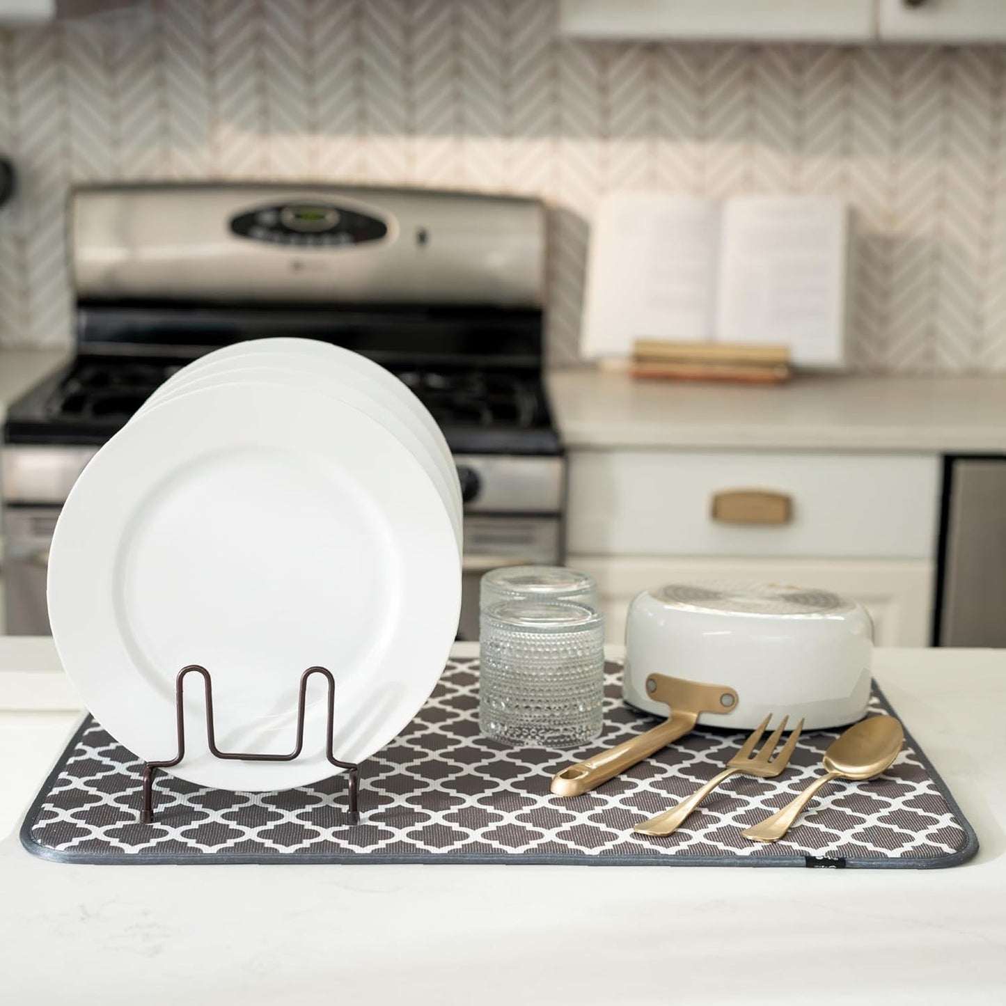 S&T INC. Dish Drying Mat XL, 18” x 24”, Absorbent Microfiber Kitchen Counter Mat, Dish Drying Pad