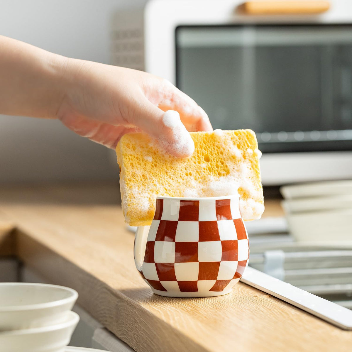 Checkered Sponge Holder for Kitchen Sink Counter, Ceramic Dish Sponge Caddy White Sink Organizer