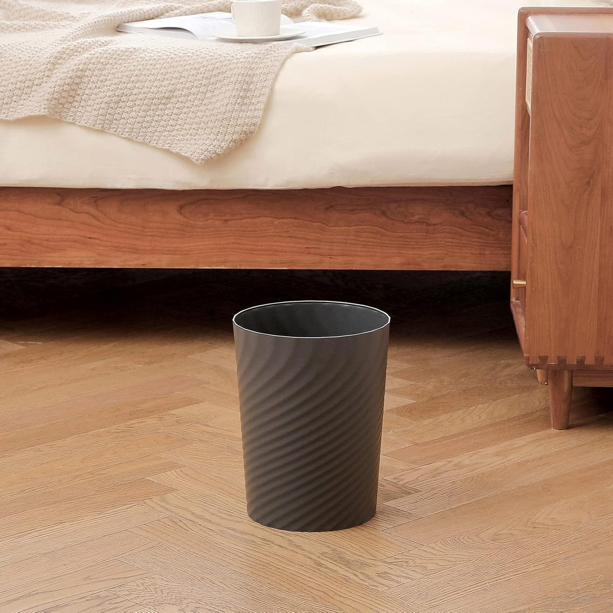 UUJOLY Plastic Small Trash Can Wastebasket, Garbage Container Basket for Bathrooms, Laundry Room