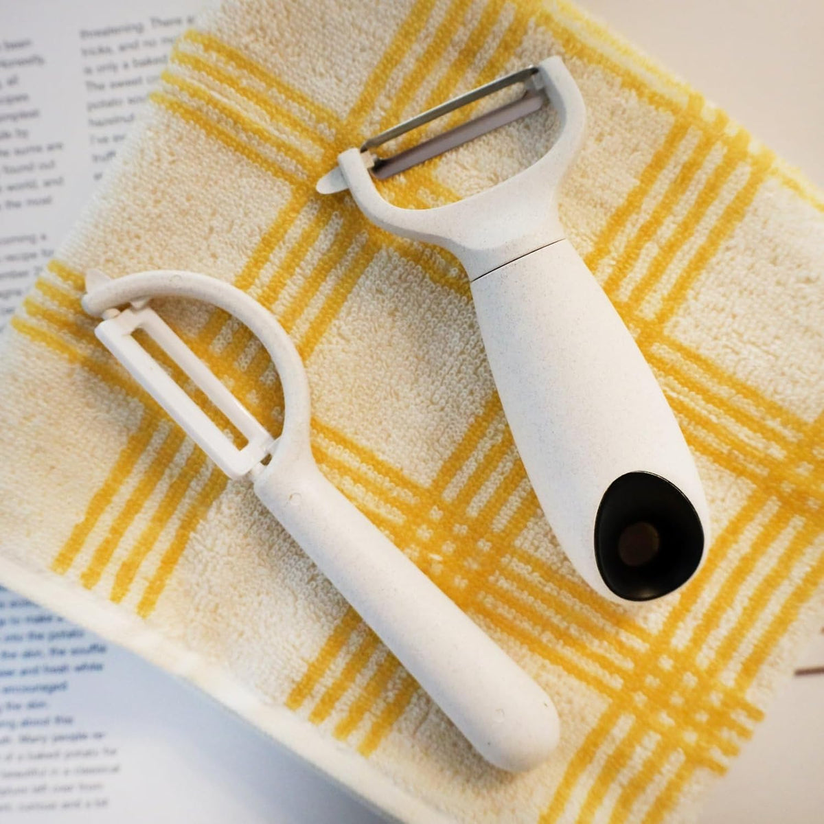 Beille Ceramic Blade Wheat Straw Vegetable Peeler Kitchen Gadgets, 6.5 Inch (Classic Peeler, Cream)