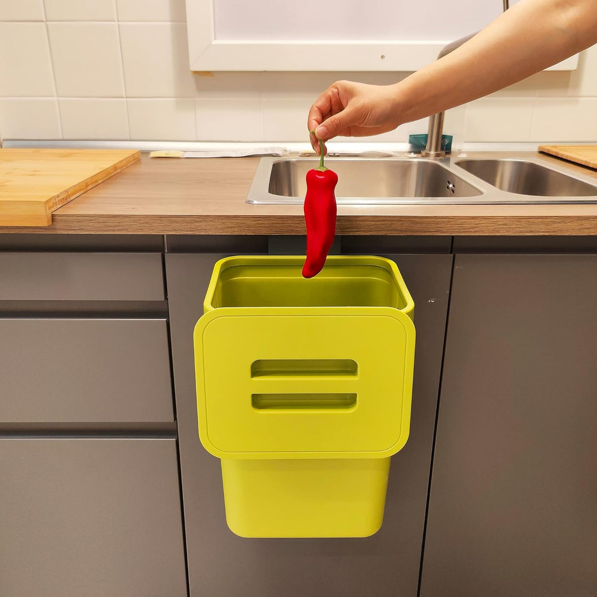 stonespace Small Trash Can with Lid，Mountable Indoor Compost Bucket, Hanging Trash Can with Lid for
