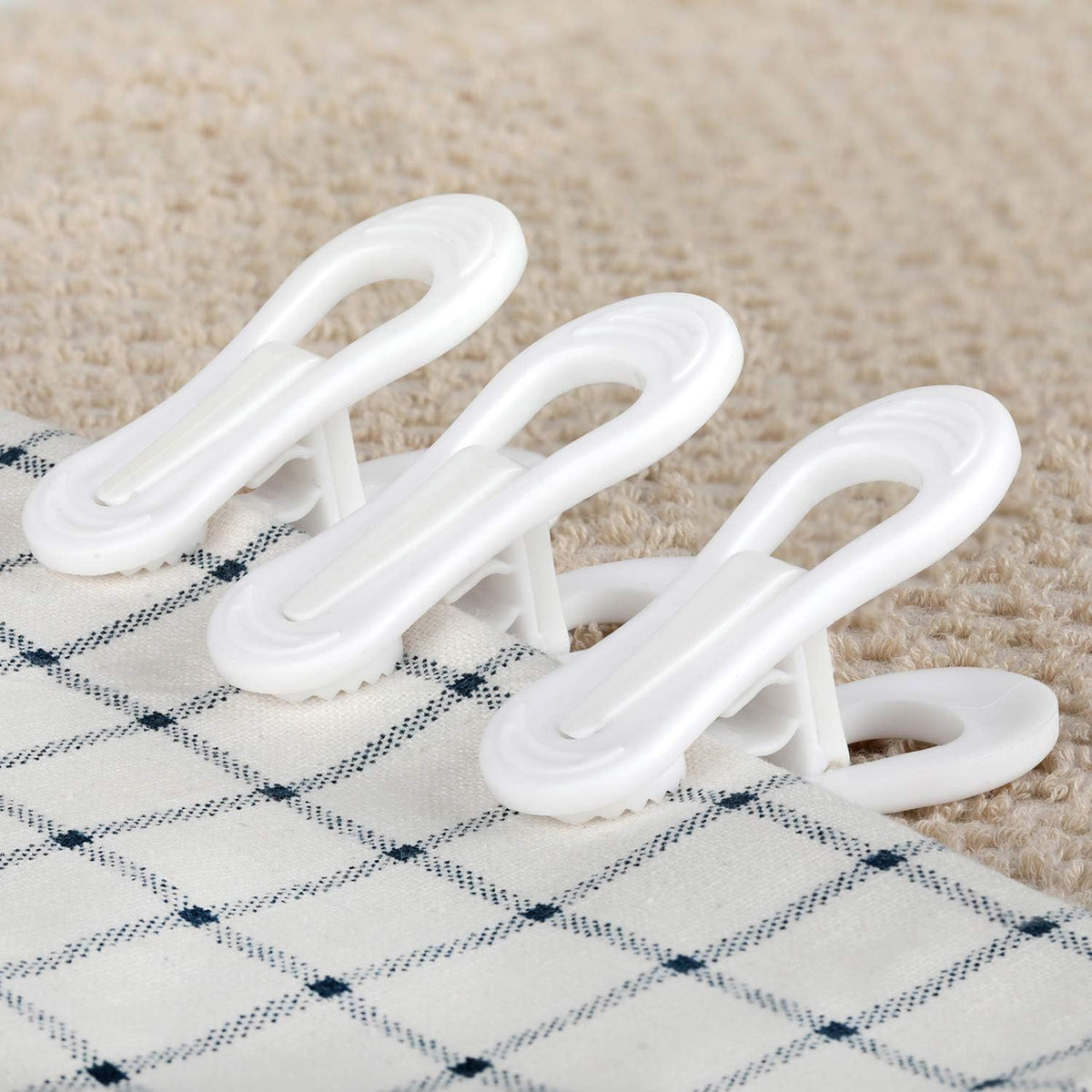 Tinfol White Plastic Hanger Clips, 24 Pack Hanger Clips- Strong Pinch Grip Finger Clips for Plastic