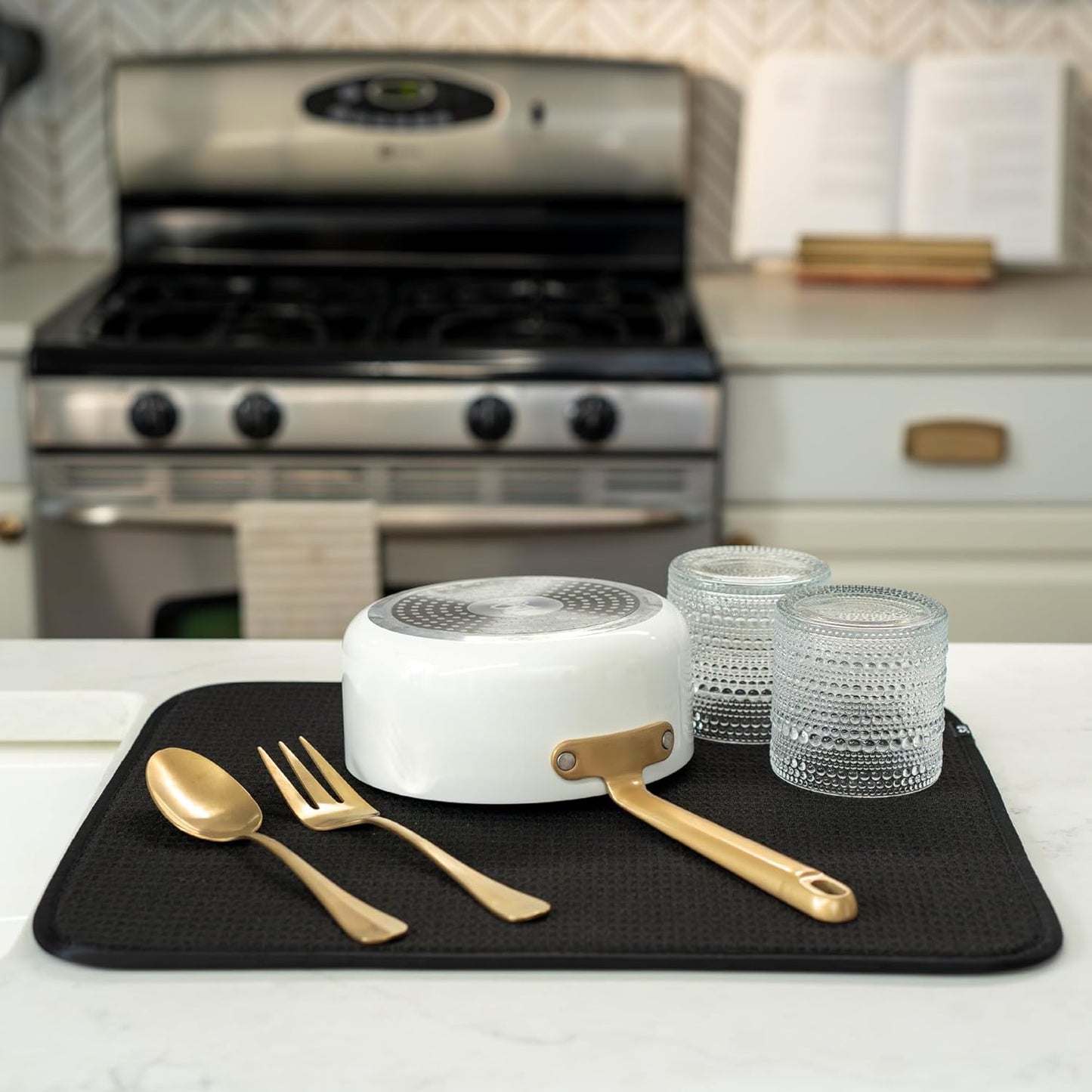 S&T INC. Dish Drying Mat, 16” x 18”, Absorbent Microfiber Kitchen Counter Mat, Dish Drying Pad for