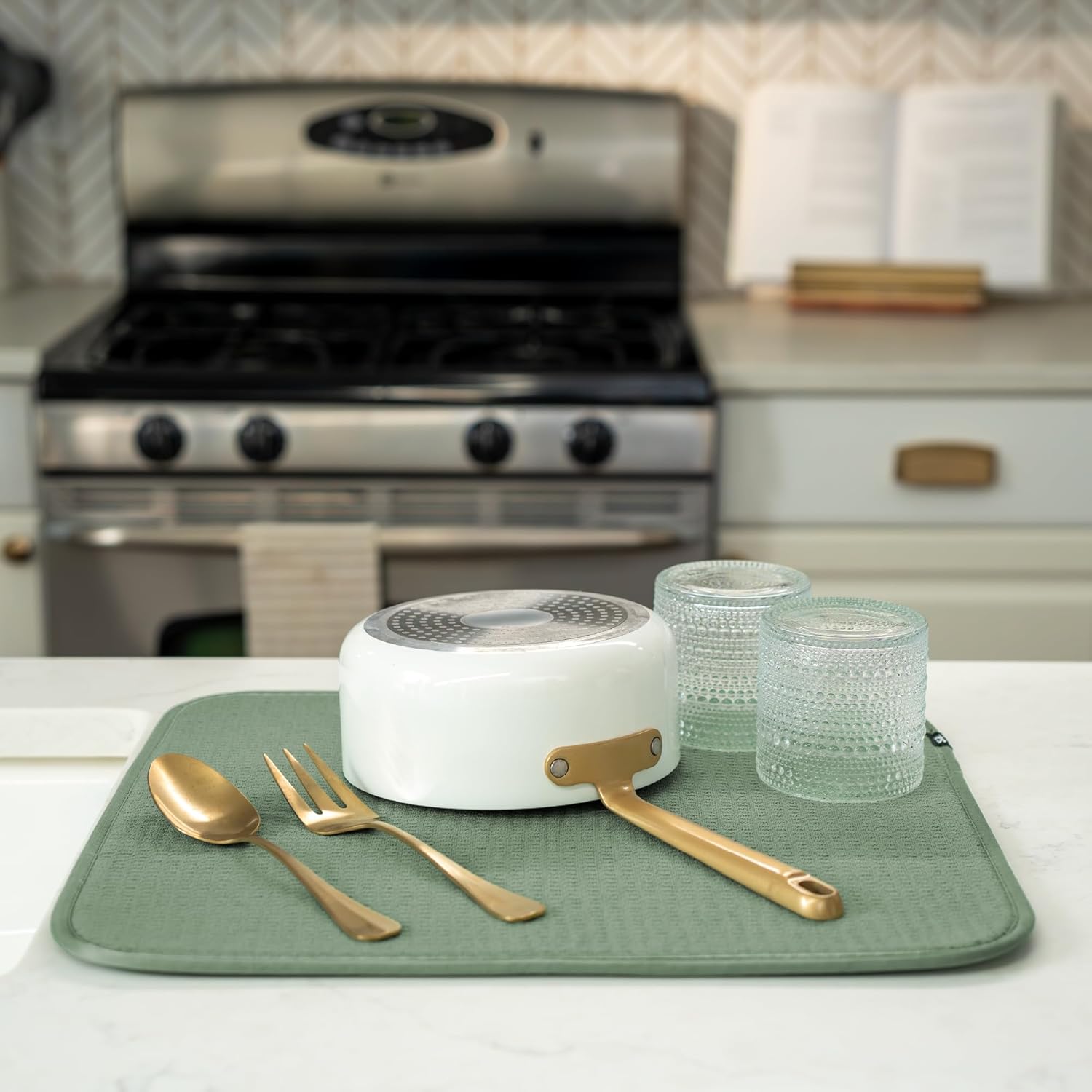 S&T INC. Dish Drying Mat, 16” x 18”, Absorbent Microfiber Kitchen Counter Mat, Dish Drying Pad for