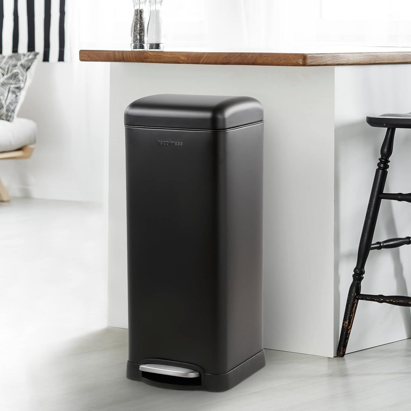 happimess HPM1007B Betty Retro 8-Gallon Step-Open Trash Can with Soft-Close Lid, Fingerprint