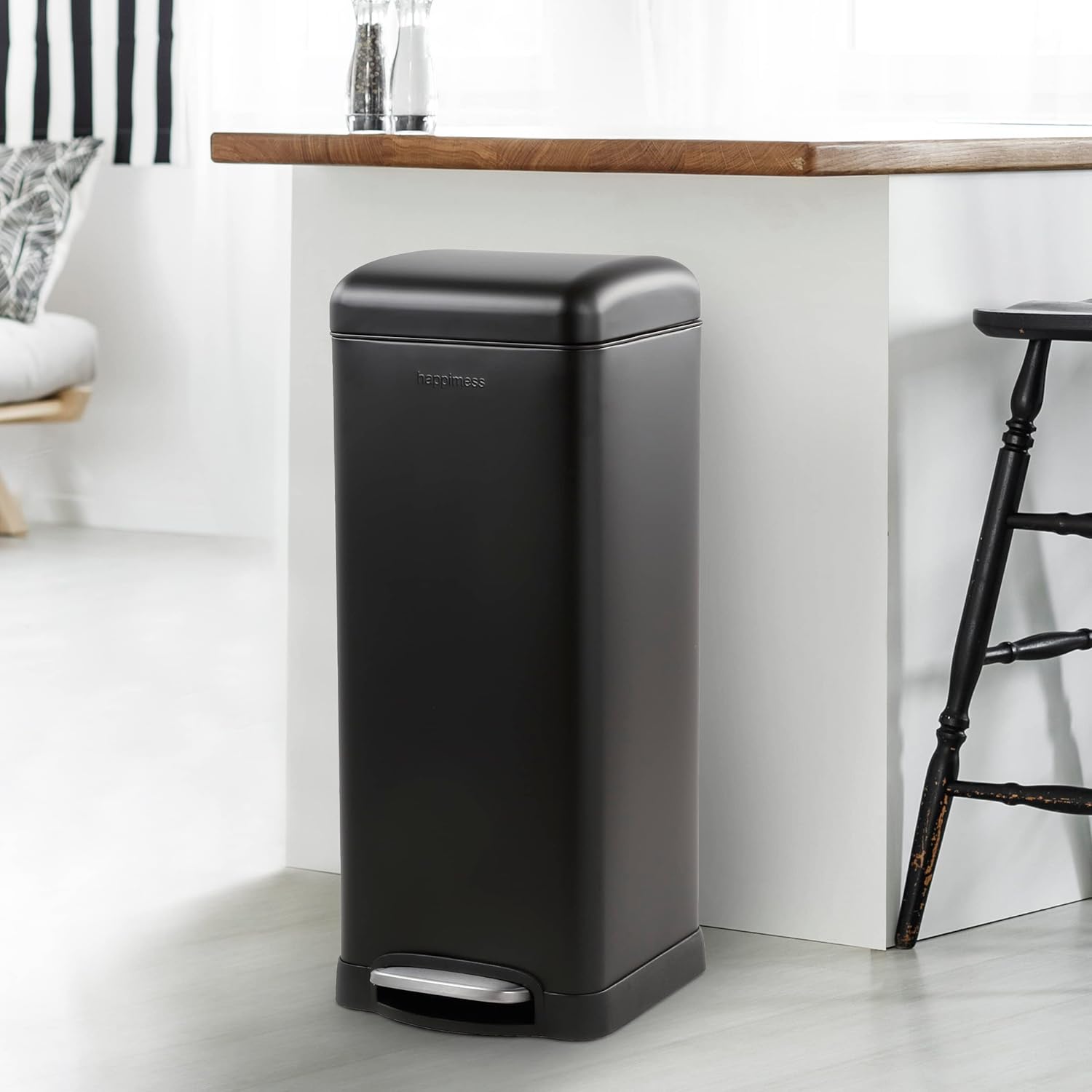 happimess HPM1007B Betty Retro 8-Gallon Step-Open Trash Can with Soft-Close Lid, Fingerprint