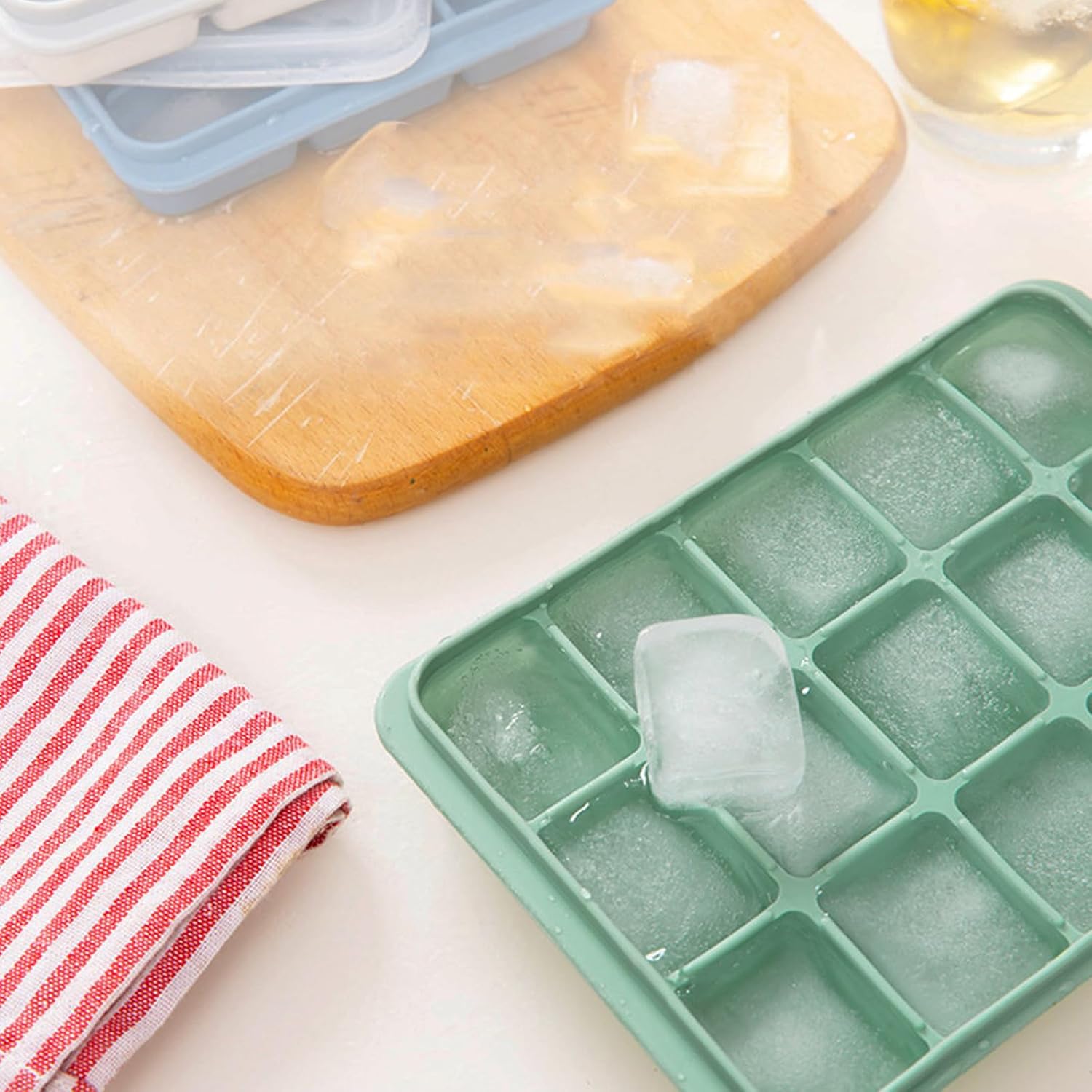 Ice Cube Trays with Silicone Lid, 15 Grid Square Ice Tray Easy Release Stackable Ice Cube Mold, 2