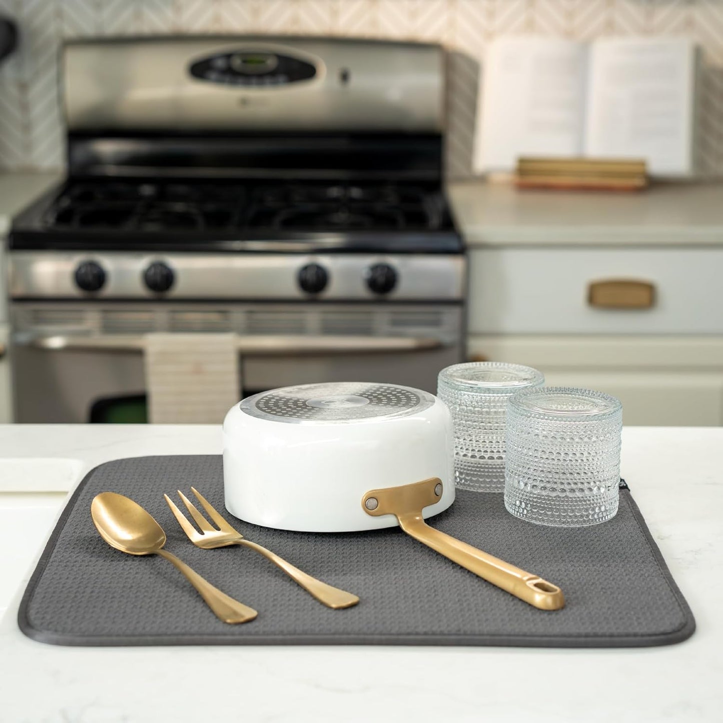 S&T INC. Dish Drying Mat, 16” x 18”, Absorbent Microfiber Kitchen Counter Mat, Dish Drying Pad for