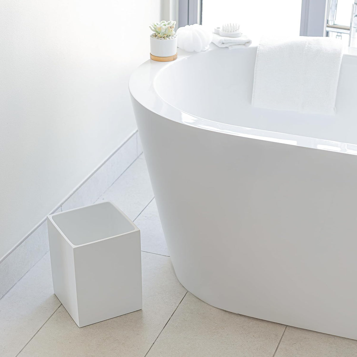 Matte White Square Small Trash Can, 2 Gallons / 7.5L Garbage Can, Waste Basket for Home, Bathrooms
