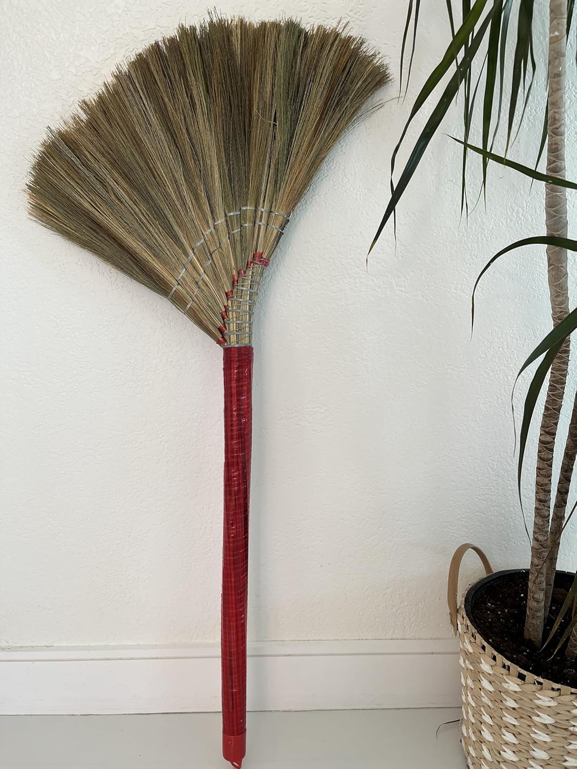 Coco Deluxe Vietnamese Natural Straw Broom /40" Handmade Soft Grass Broom for Indoor & Outdoor/Choi