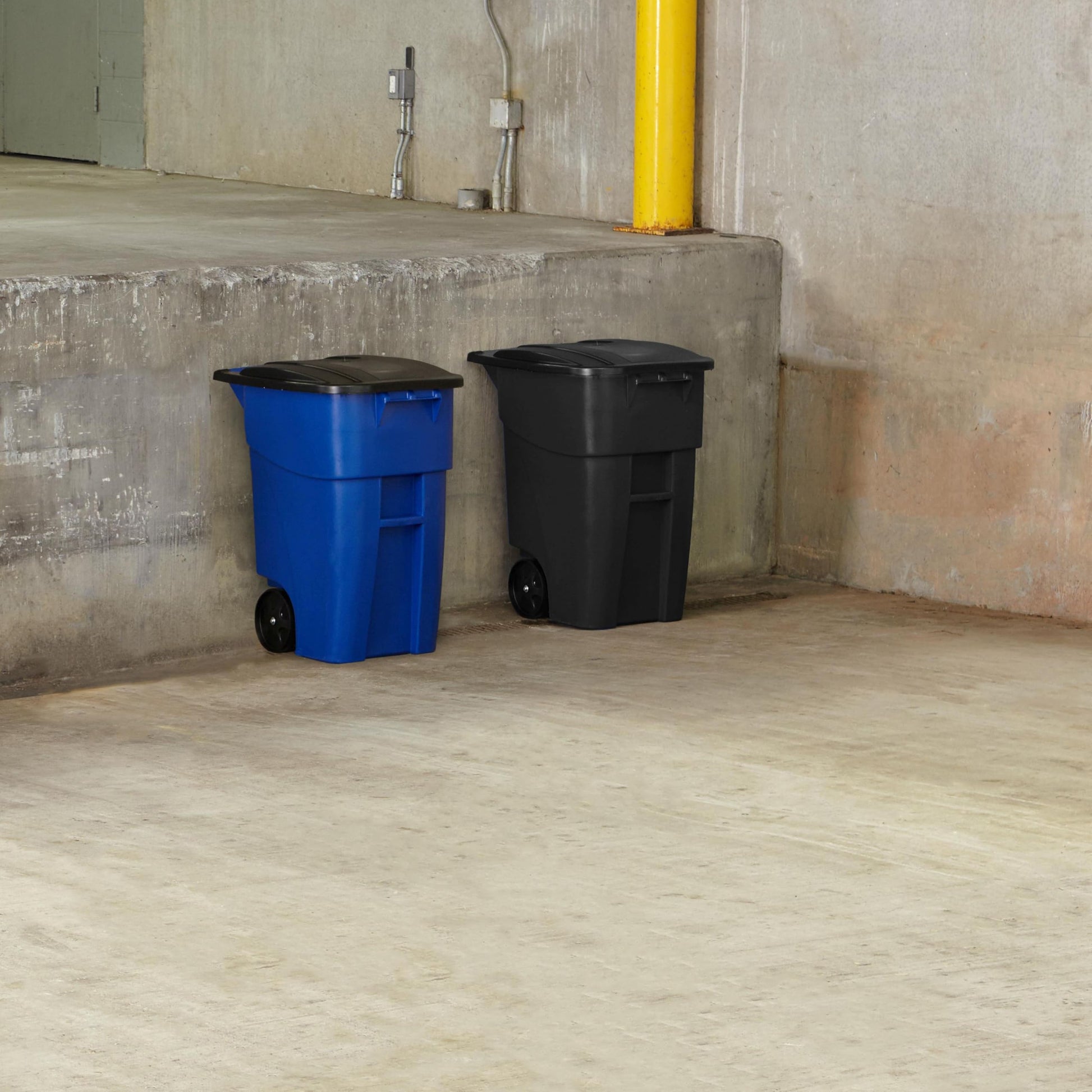Rubbermaid Commercial Products BRUTE Rollout Trash/Garbage Can/Bin with Wheels, 50 GAL, Blue, for