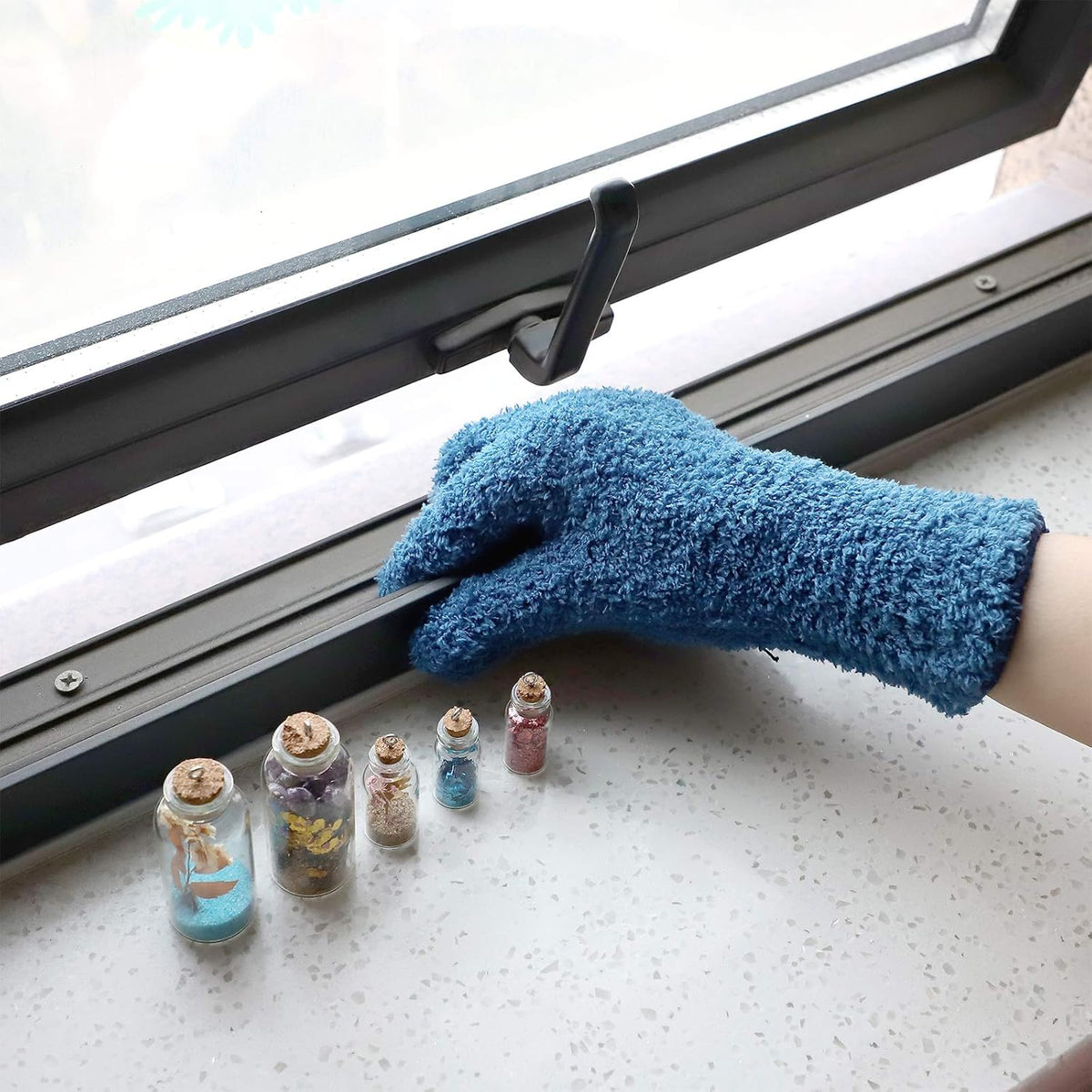 Patelai 2 Pairs Microfiber Gloves for plants Dusting Cleaning Glove Mittens House Cars Blinds