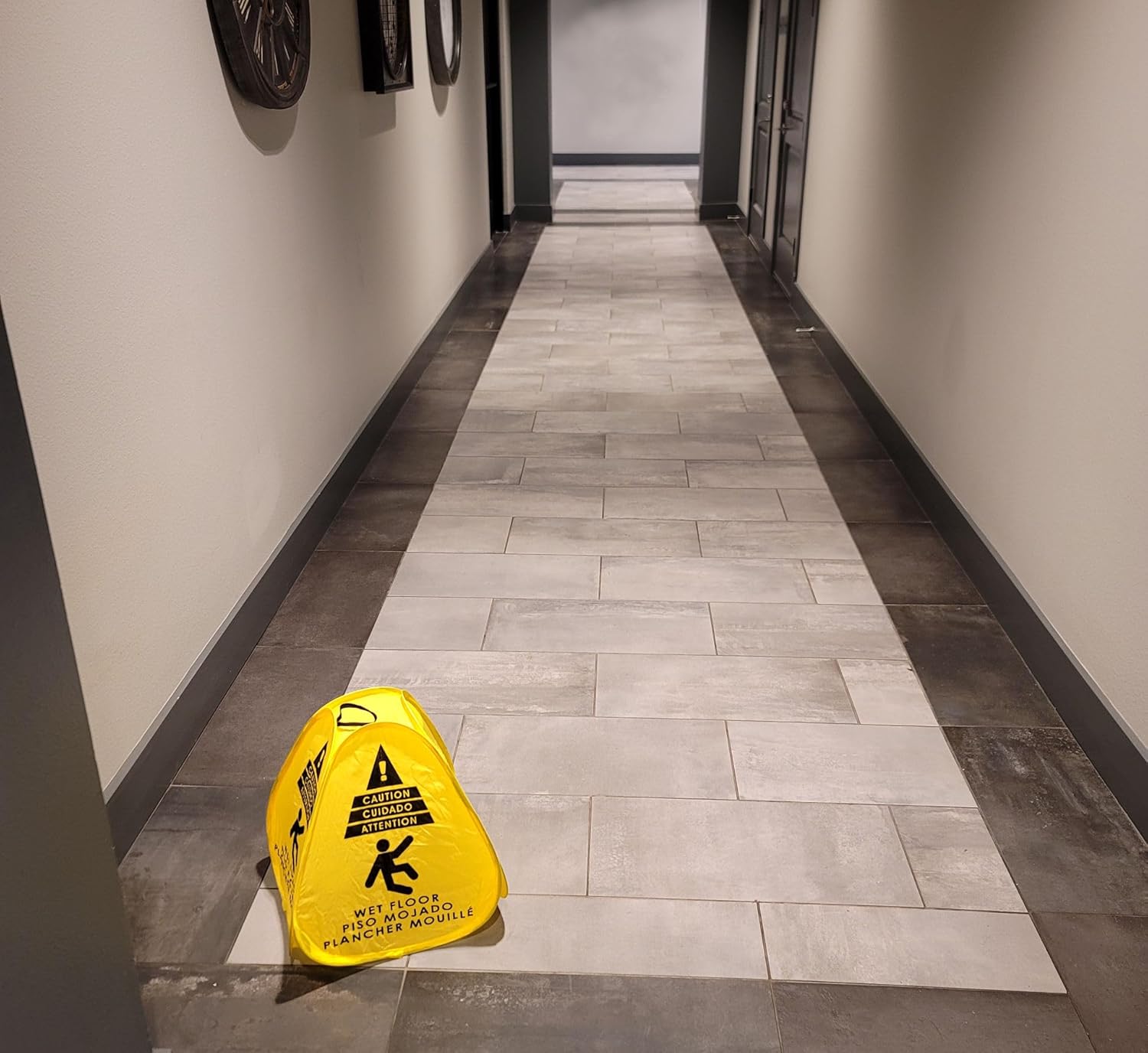 Kraken Sign Co - Pop-up Sign, Yellow 4-Sided Bilingual Trilingual English/Spanish/French Warning
