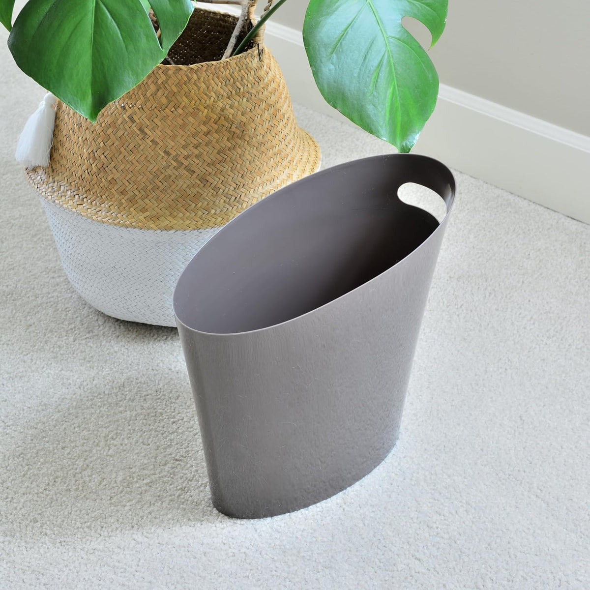 Youngever 2 Gallon Slim Trash Can, Plastic Garbage Container Bin, Small Trash Bin with Handles for