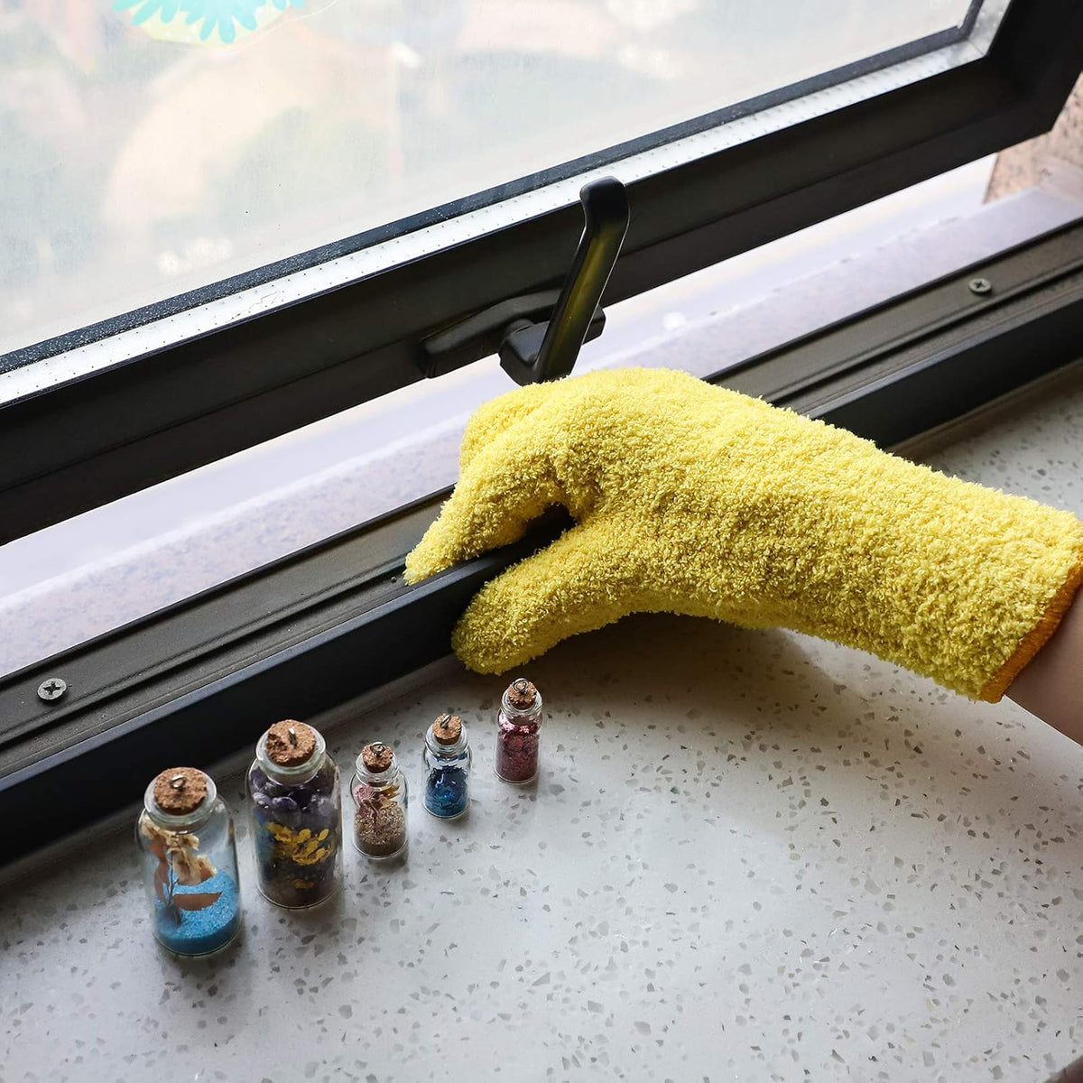 Patelai 2 Pairs Microfiber Gloves for plants Dusting Cleaning Glove Mittens House Cars Blinds