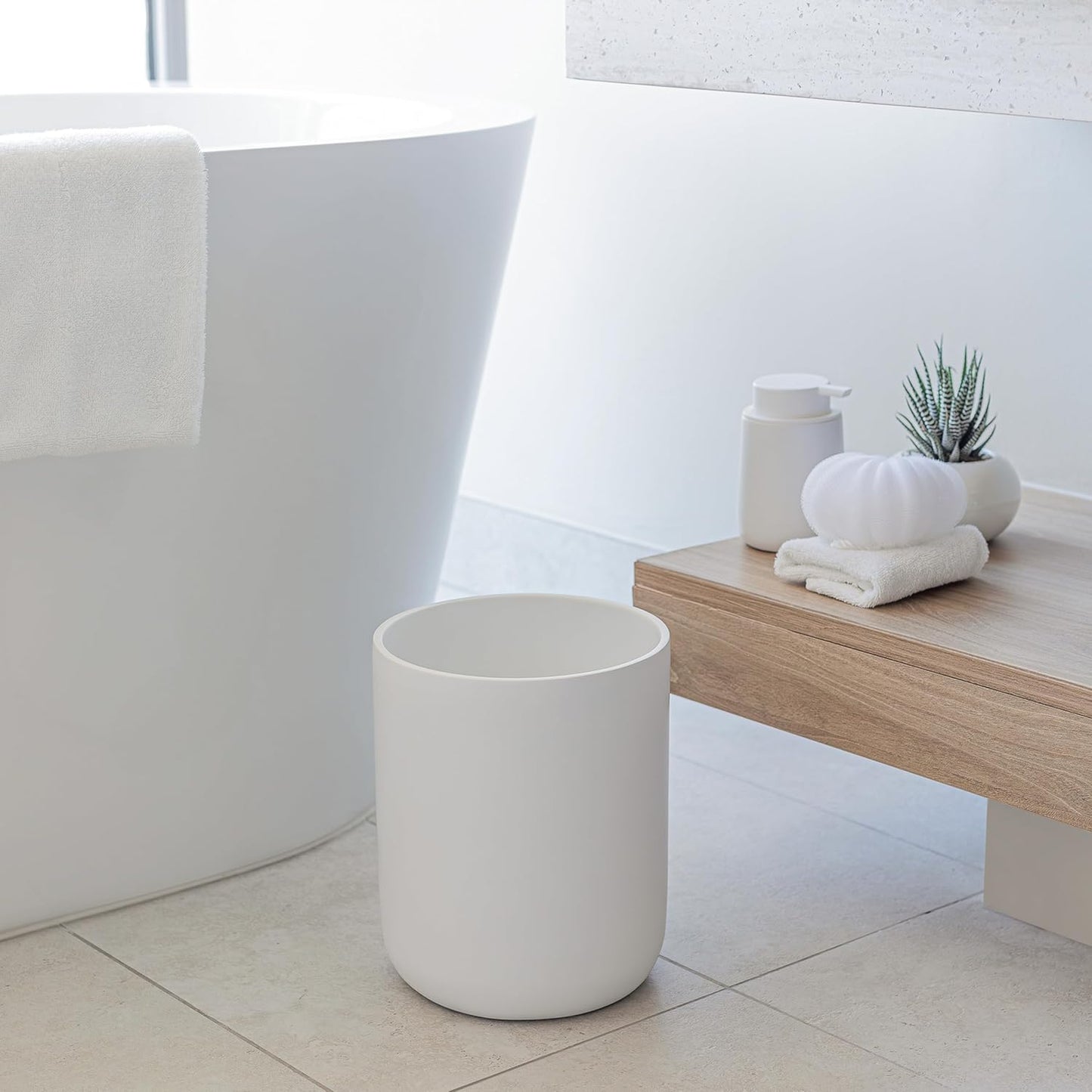 Matte White Round Compact Trash Can Mini, 2 Gallons / 7.5L Garbage Bin, Tiny Wastebasket for