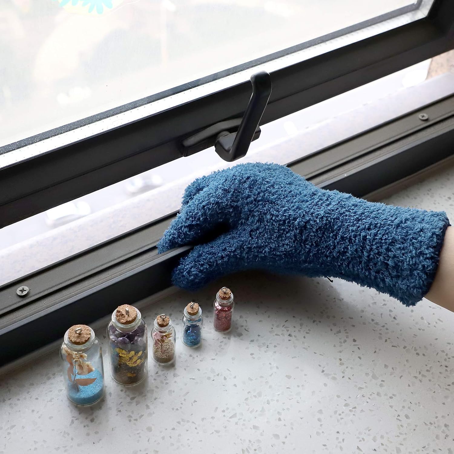 Patelai 2 Pairs Microfiber Gloves for plants Dusting Cleaning Glove Mittens House Cars Blinds