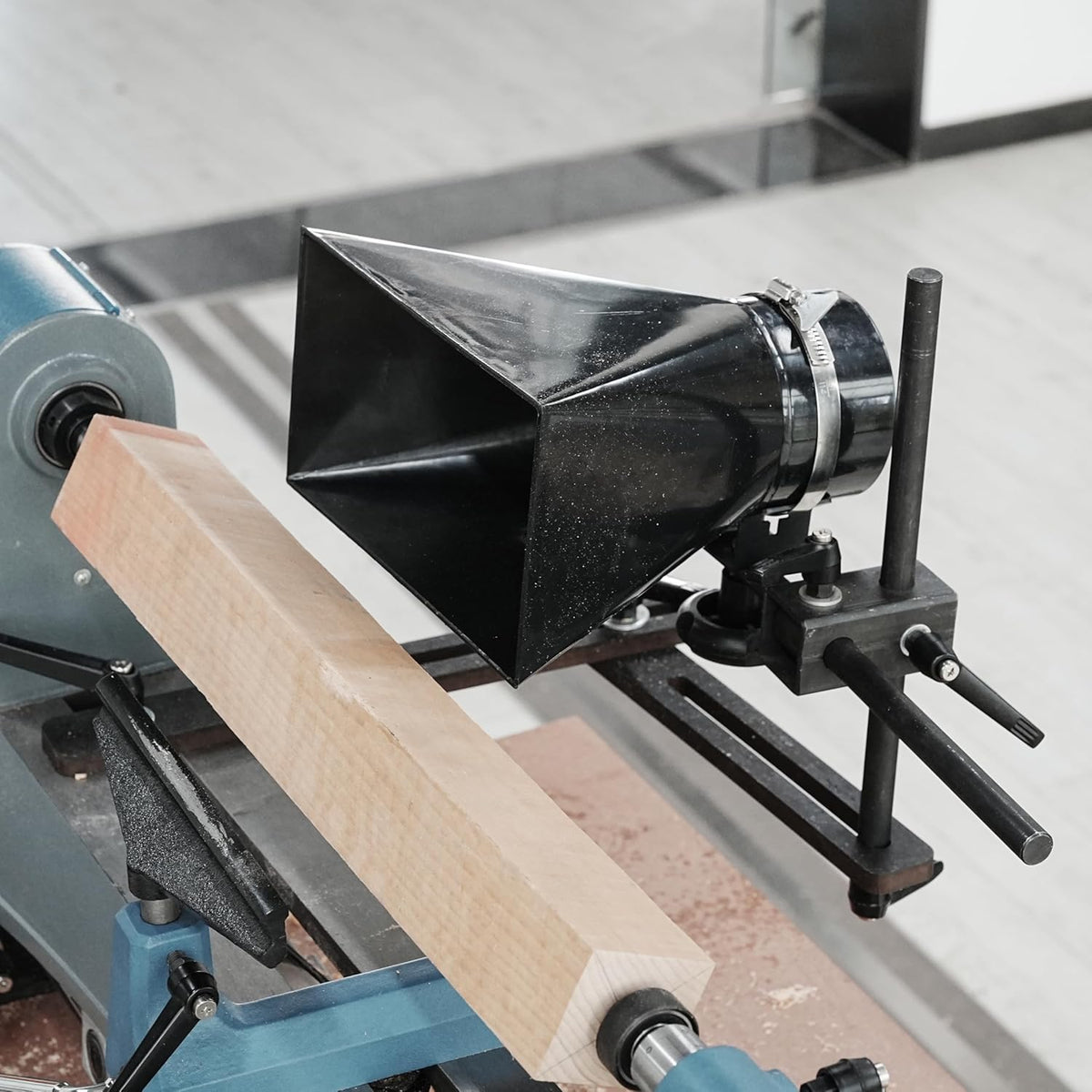 Woodturning Dust Hood Installed on Woodlathe for Effective Dust Extraction Collection, Wood lathe