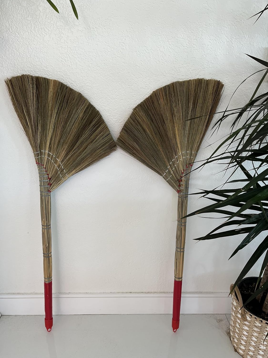 Coco Deluxe Vietnamese Natural Straw Broom /40" Handmade Soft Grass Broom for Indoor & Outdoor/Choi
