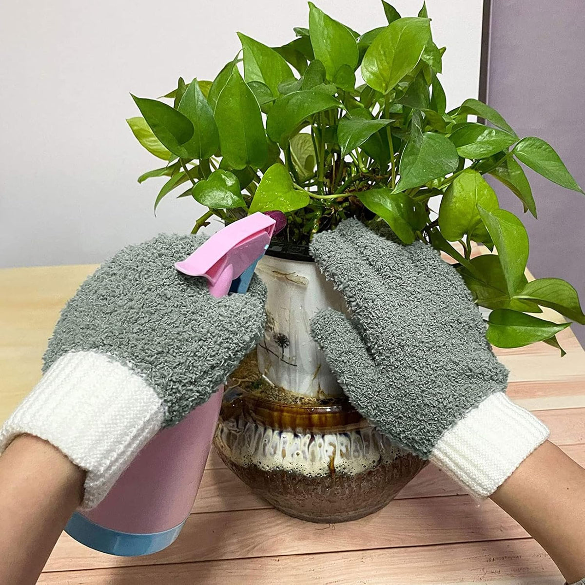 MIG4U Microfiber Gloves - Dusting Gloves for House Cleaning - Washable Blind Cleaner Duster Tool