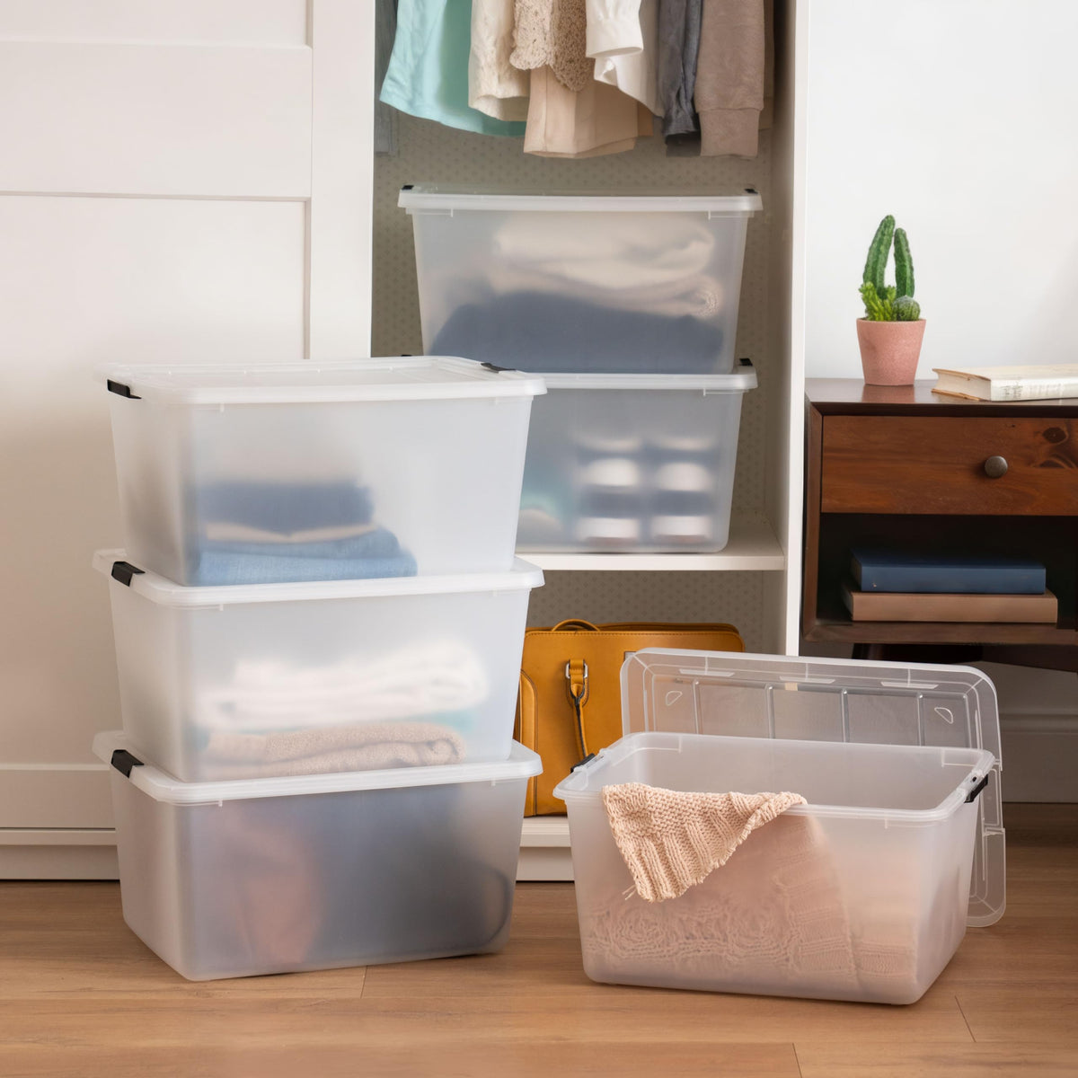 IRIS USA 6-Pack 32 Quart Clip Box with Latching Lid