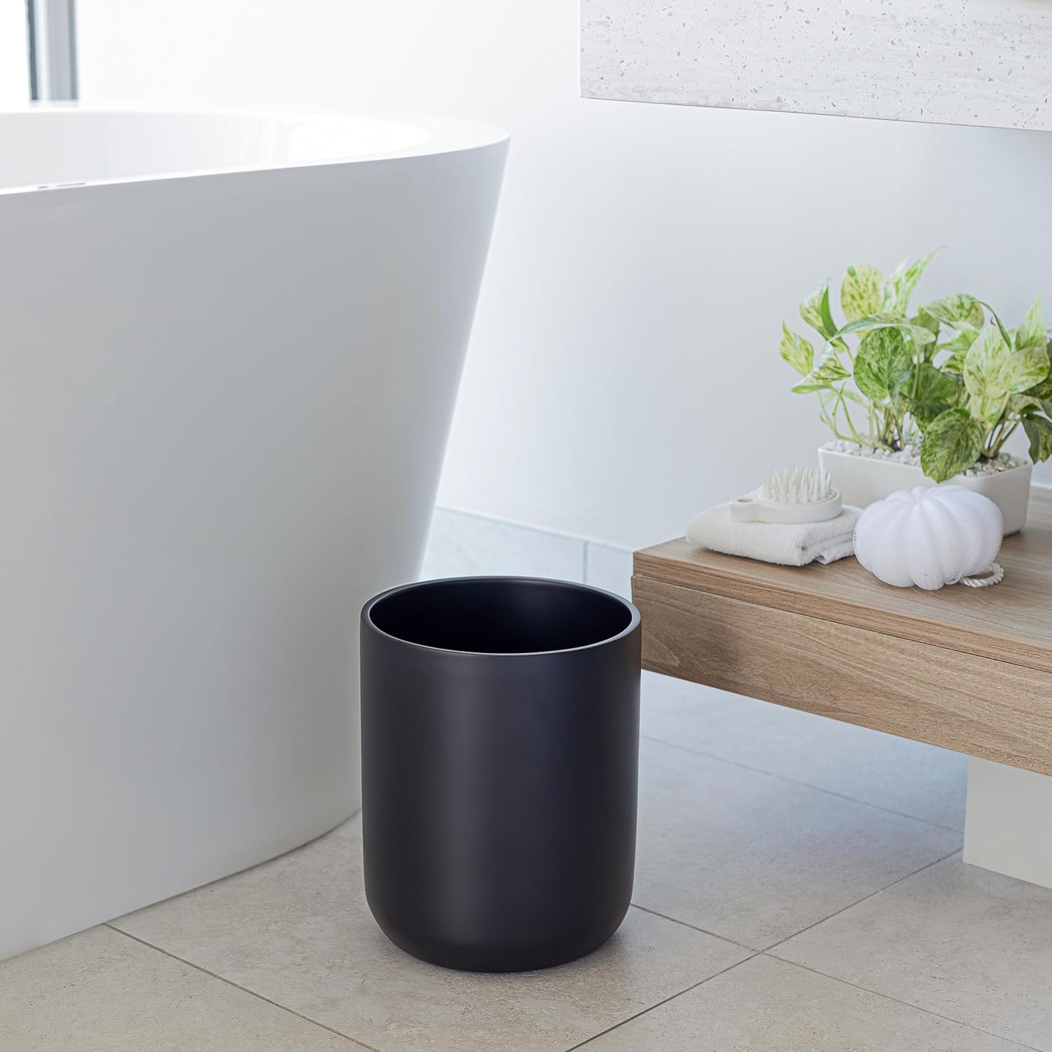 Matte Black Round Compact Trash Can Mini, 2 Gallons / 7.5L Garbage Bin, Tiny Wastebasket for