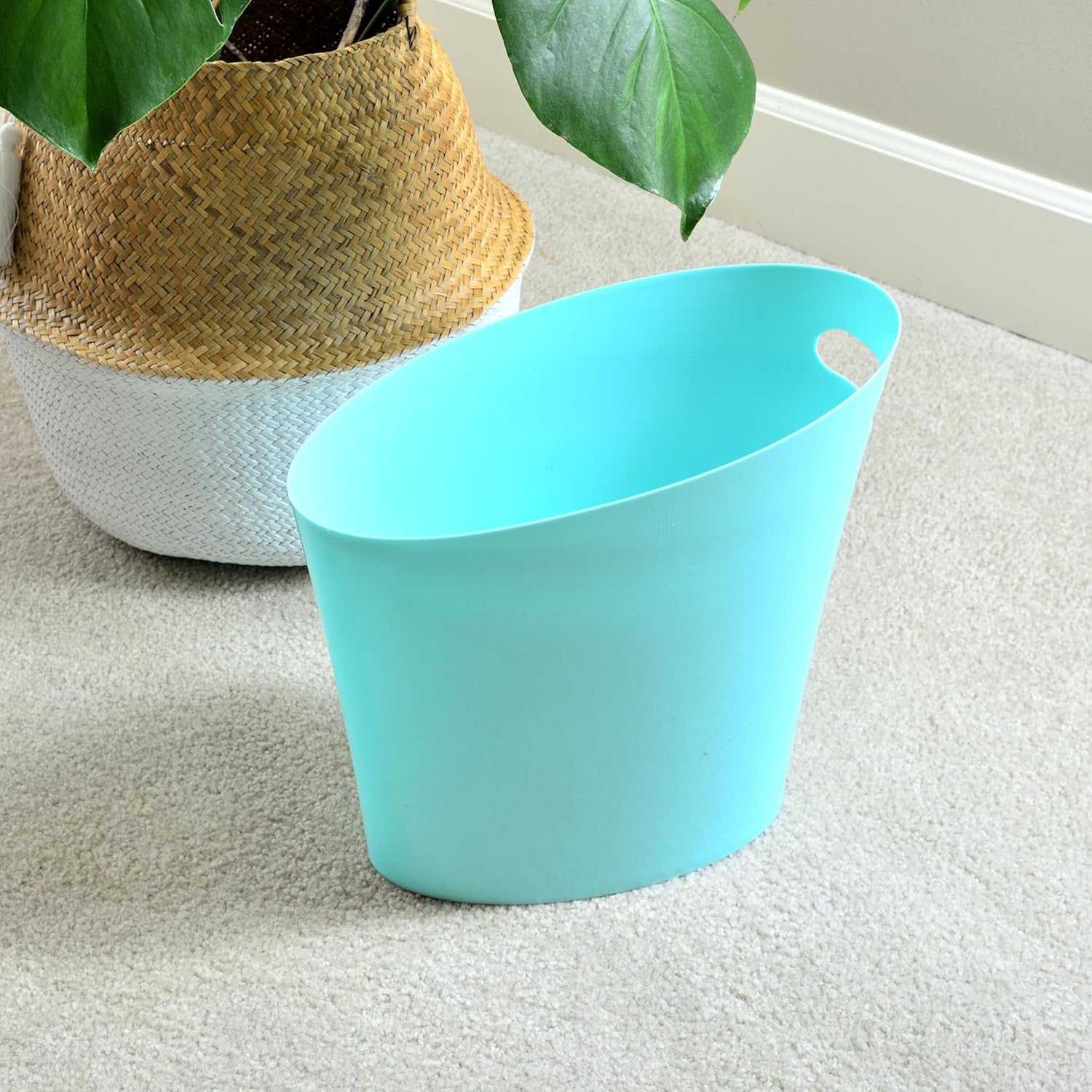 Youngever 2 Gallon Slim Trash Can, Plastic Garbage Container Bin, Small Trash Bin with Handles for