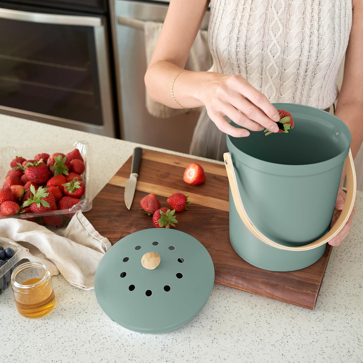 Beautiful Kitchen Compost Bin with Smell Proof Lid - Rust Proof and Odorless Compost Bucket for