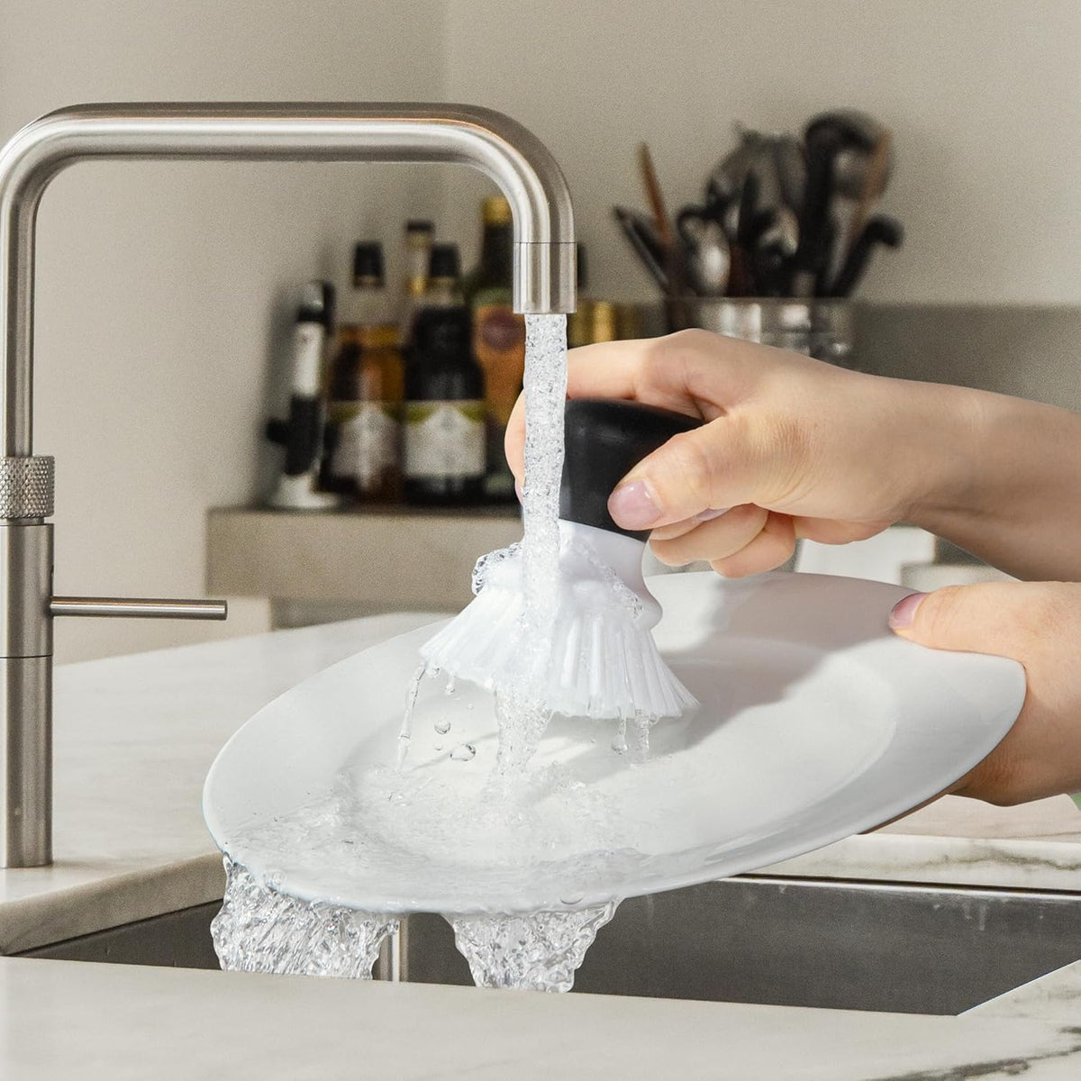 MR.SIGA Dish Scrub Brush, Palm Brush Dish Scrubber with Ergonomic Grip, Kitchen Brushes for Dishes