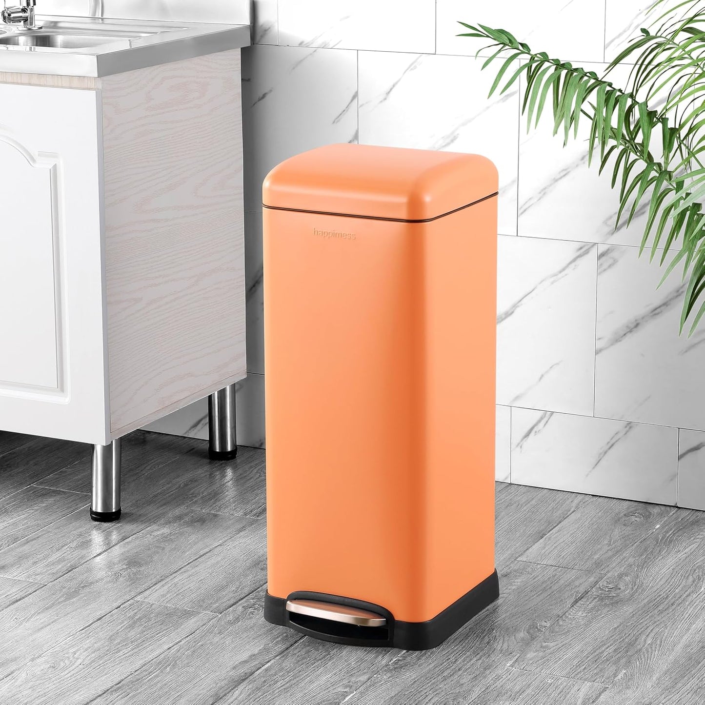 happimess HPM1007G Betty Retro 8-Gallon Step-Open Trash Can, Fingerprint Resistant, Modern