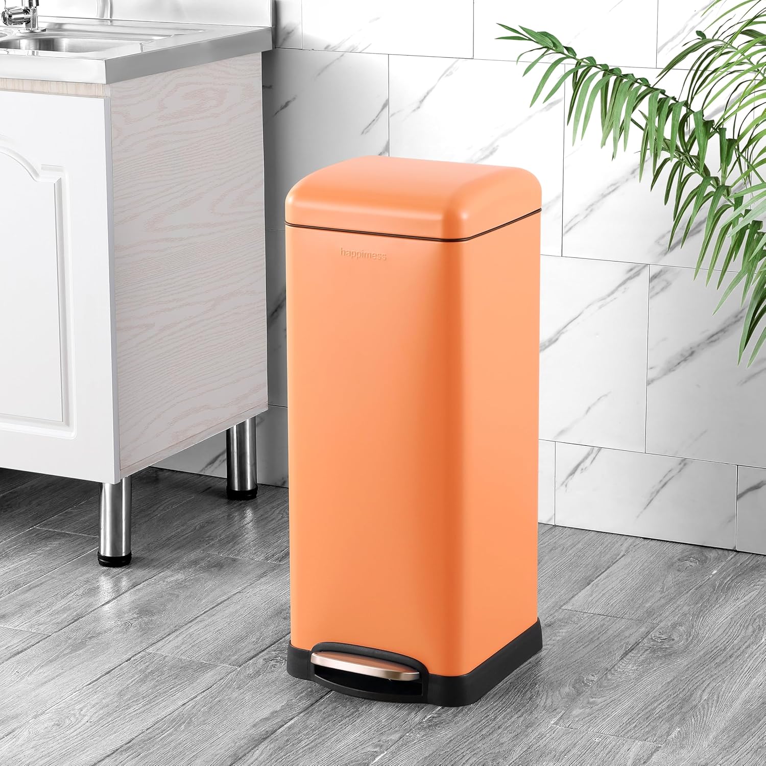 happimess HPM1007G Betty Retro 8-Gallon Step-Open Trash Can, Fingerprint Resistant, Modern